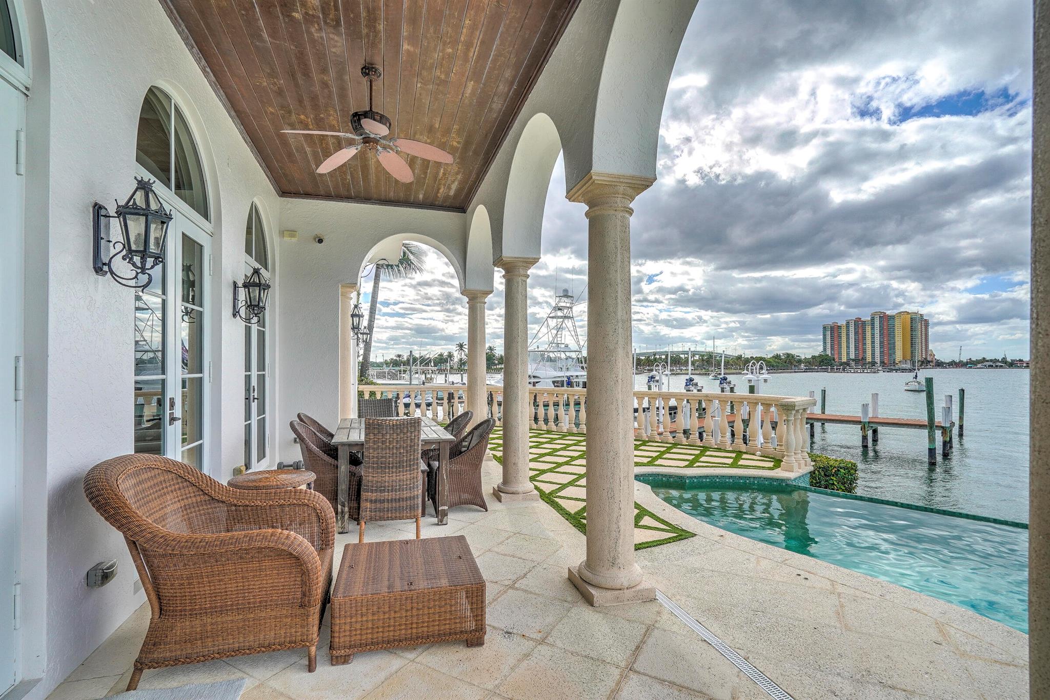 2775 Lake Dr Singer Island, FL 33404