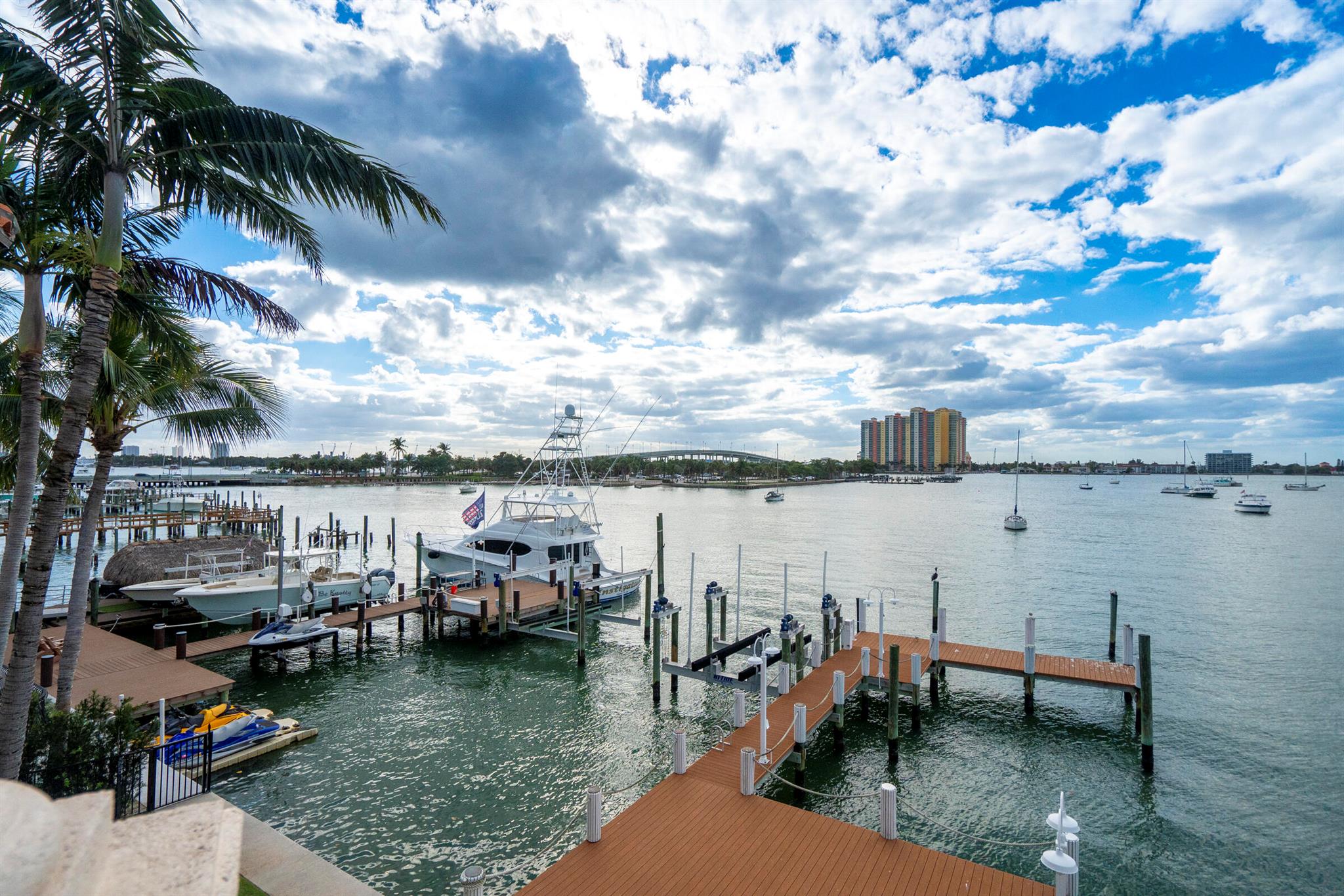 2775 Lake Dr Singer Island, FL 33404