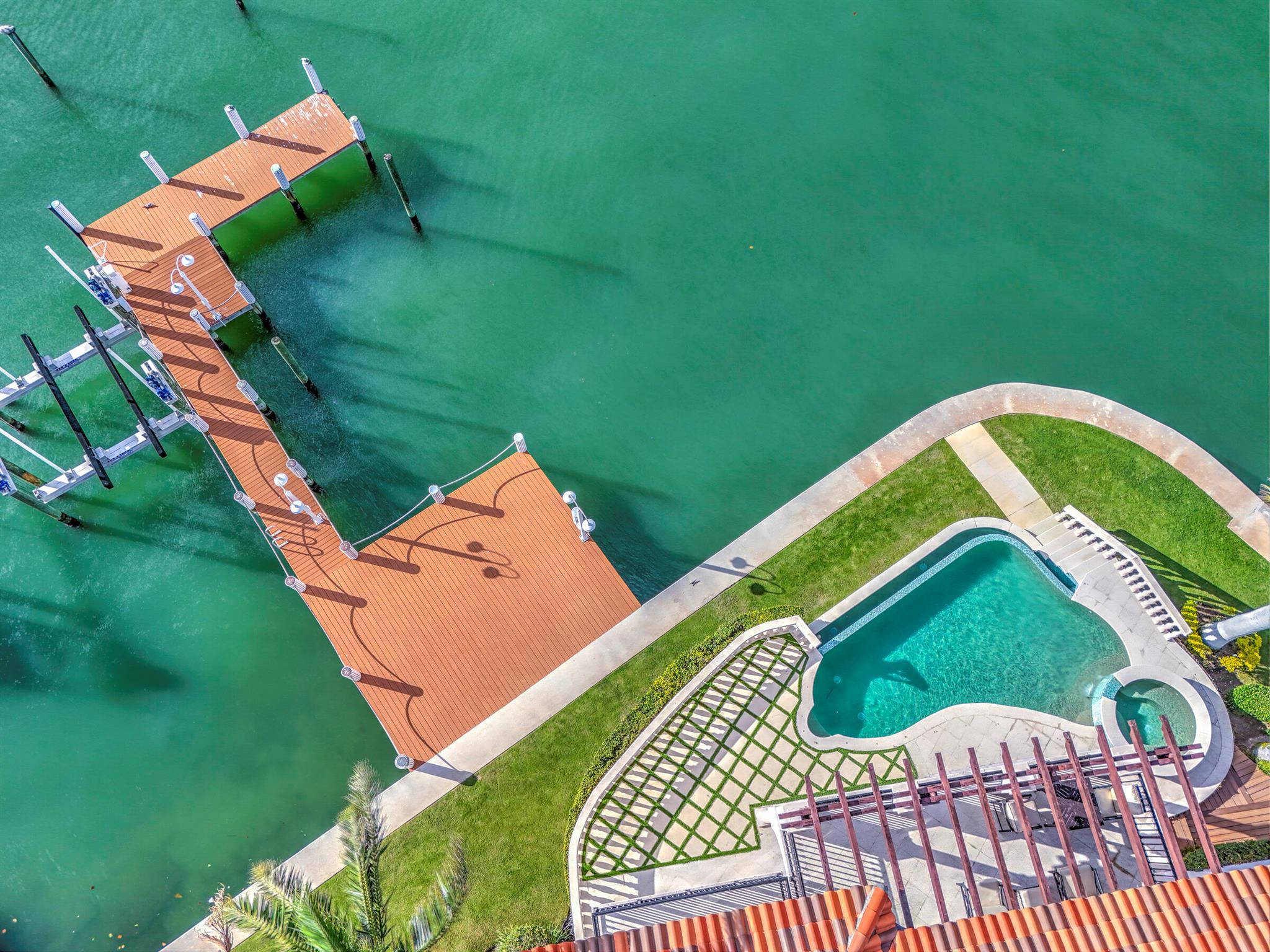 2775 Lake Dr Singer Island, FL 33404