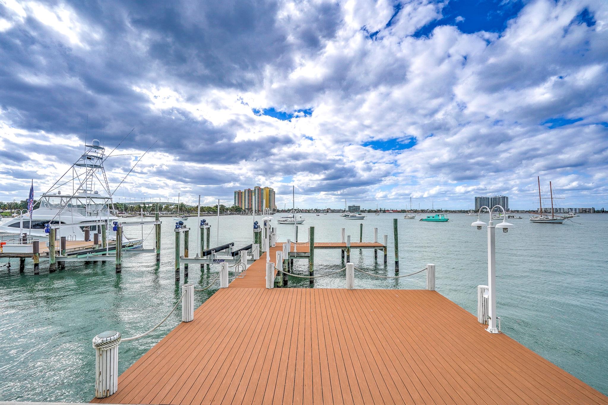 2775 Lake Dr Singer Island, FL 33404