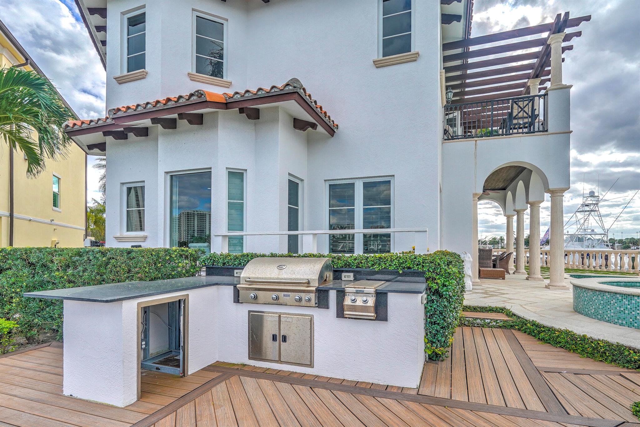 2775 Lake Dr Singer Island, FL 33404