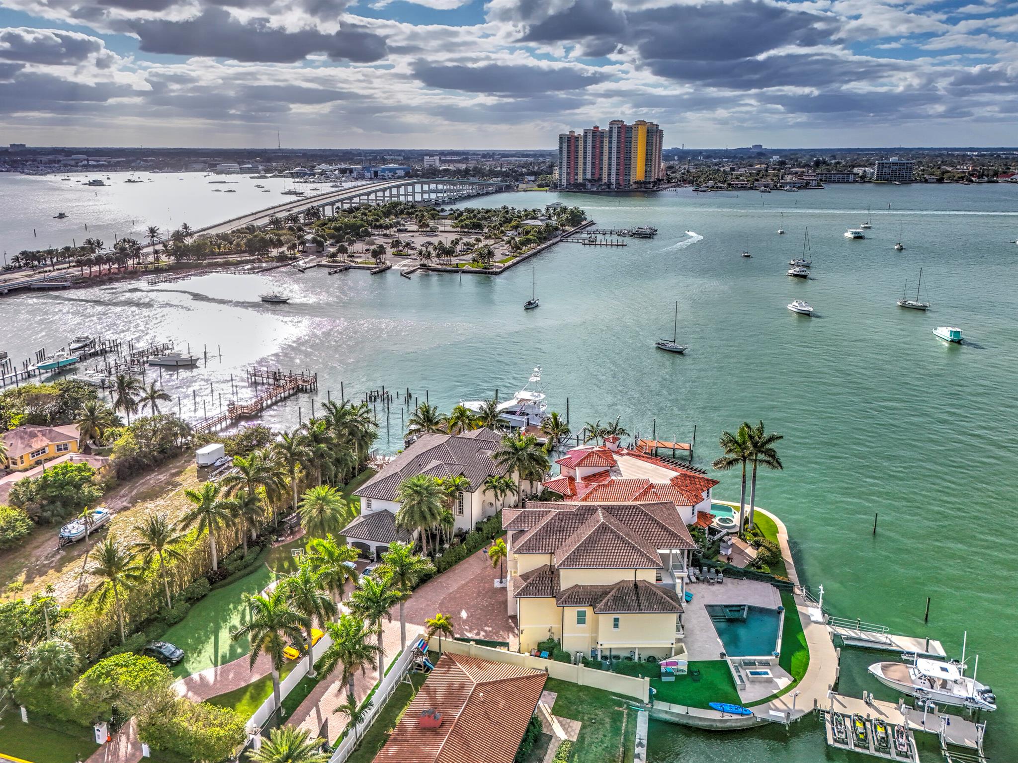 2775 Lake Dr Singer Island, FL 33404