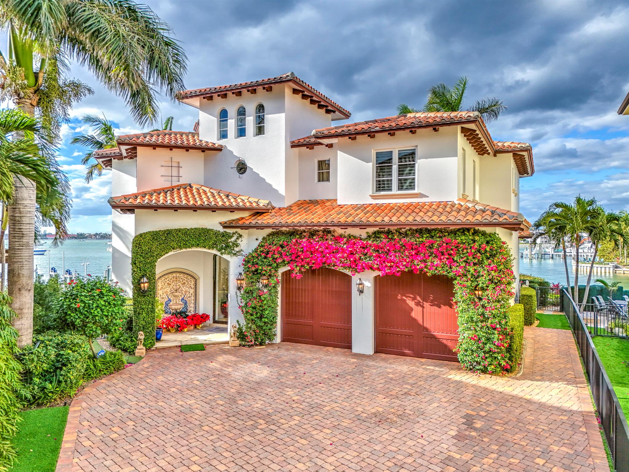 2775 Lake Dr Singer Island, FL 33404