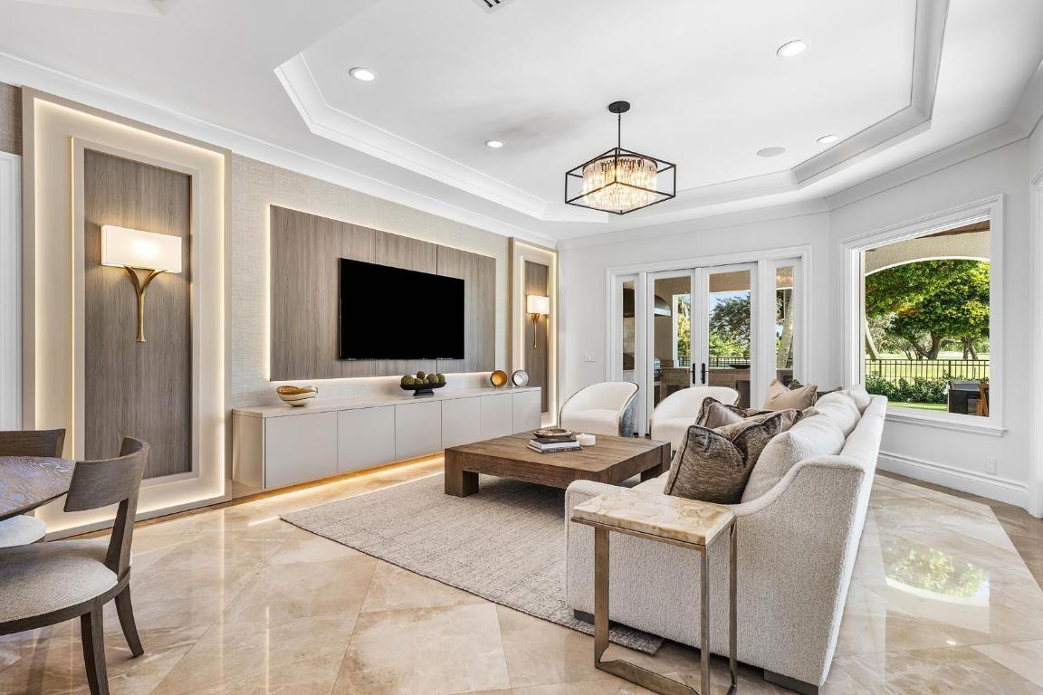 121 Royal Palm Boca Raton, FL 33432