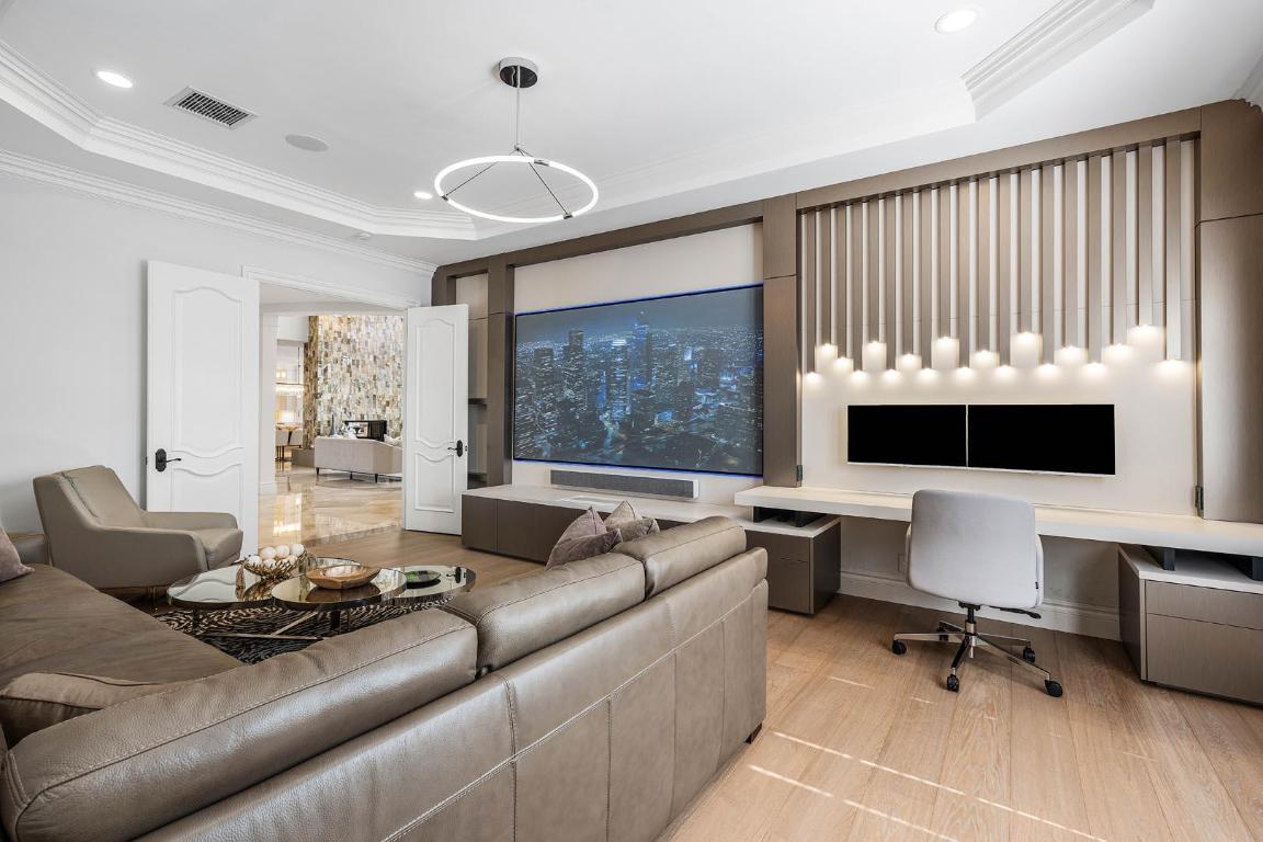 121 Royal Palm Boca Raton, FL 33432