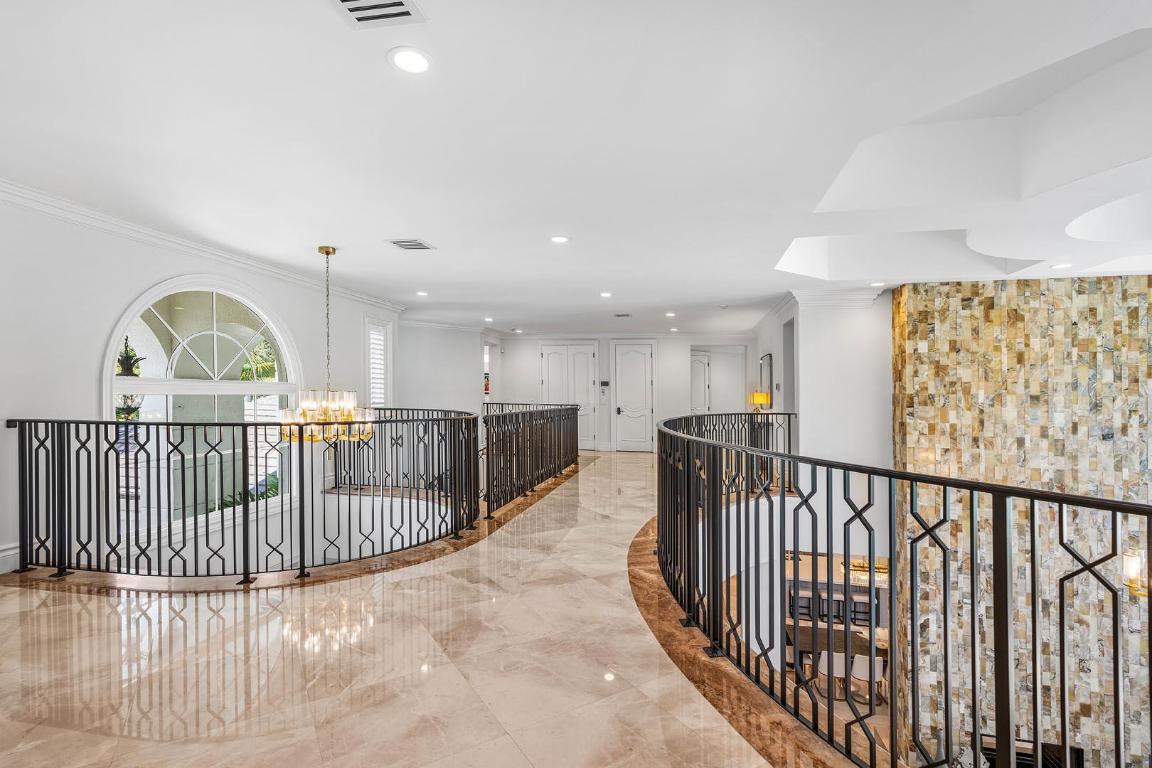 121 Royal Palm Boca Raton, FL 33432