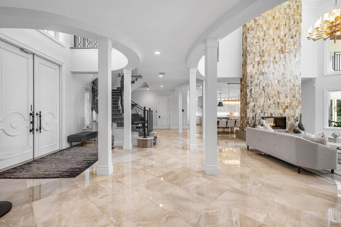 121 Royal Palm Boca Raton, FL 33432