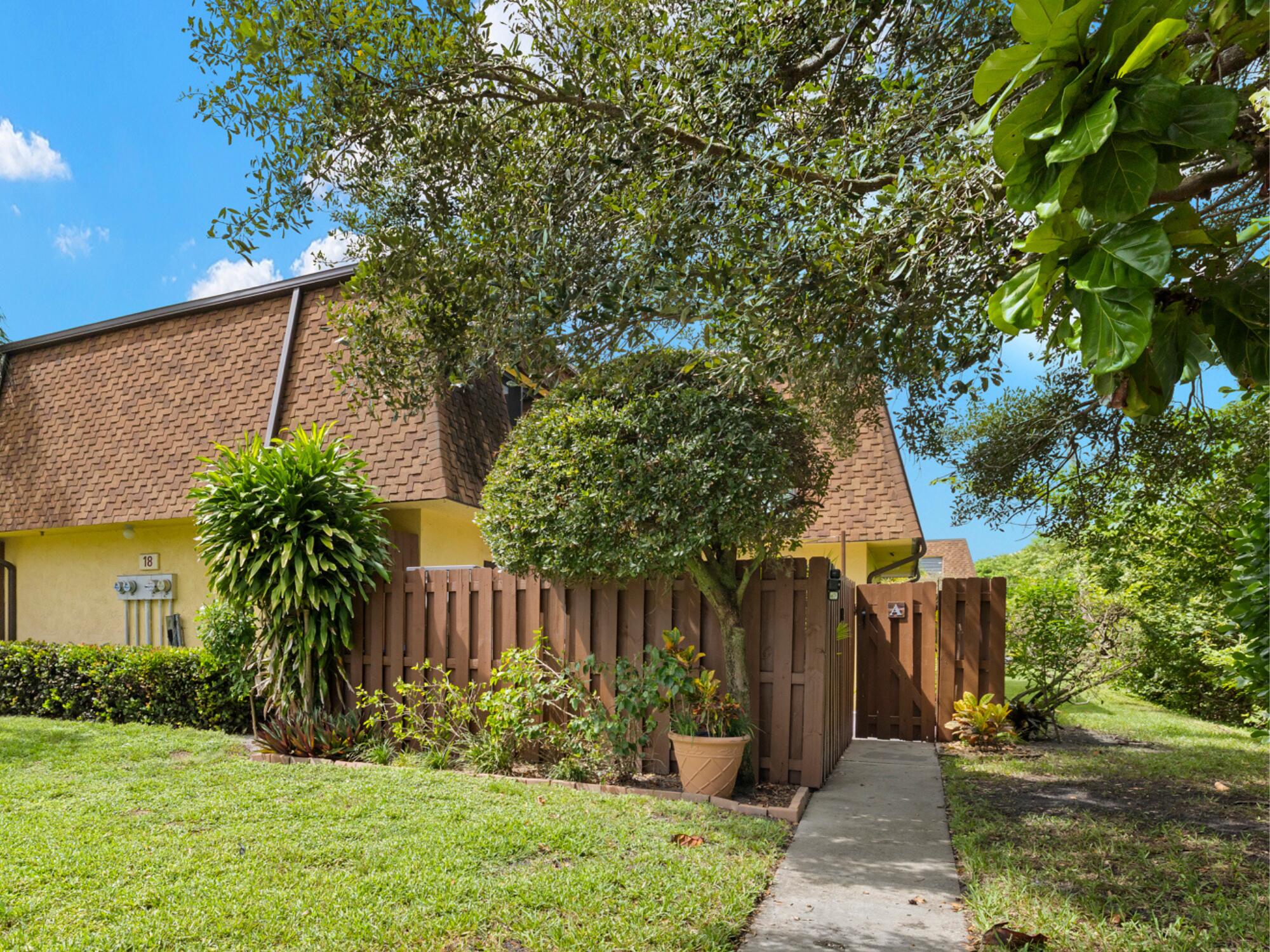 110 N Delaware Blvd #18a Jupiter, FL 33458