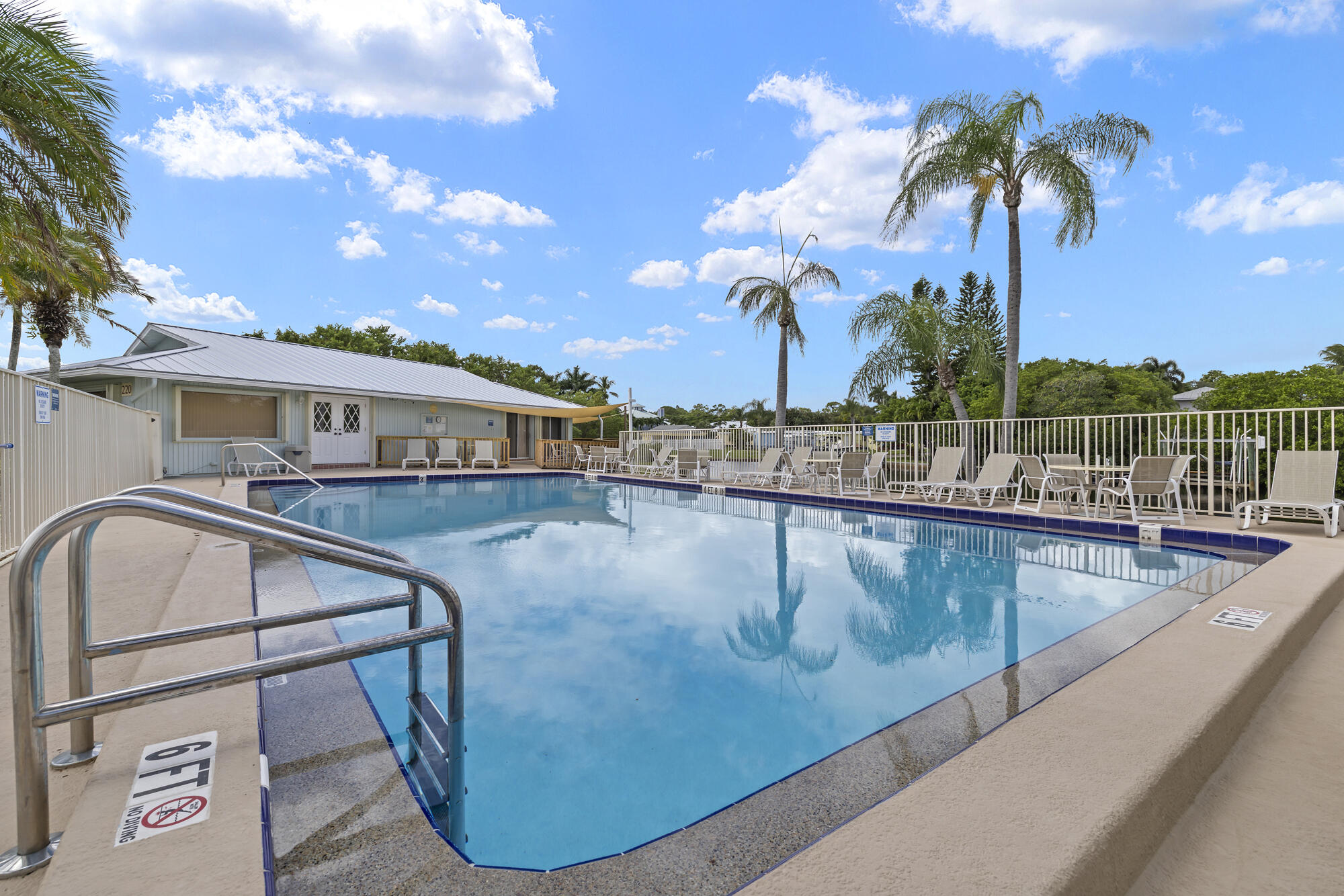 110 N Delaware Blvd #18a Jupiter, FL 33458