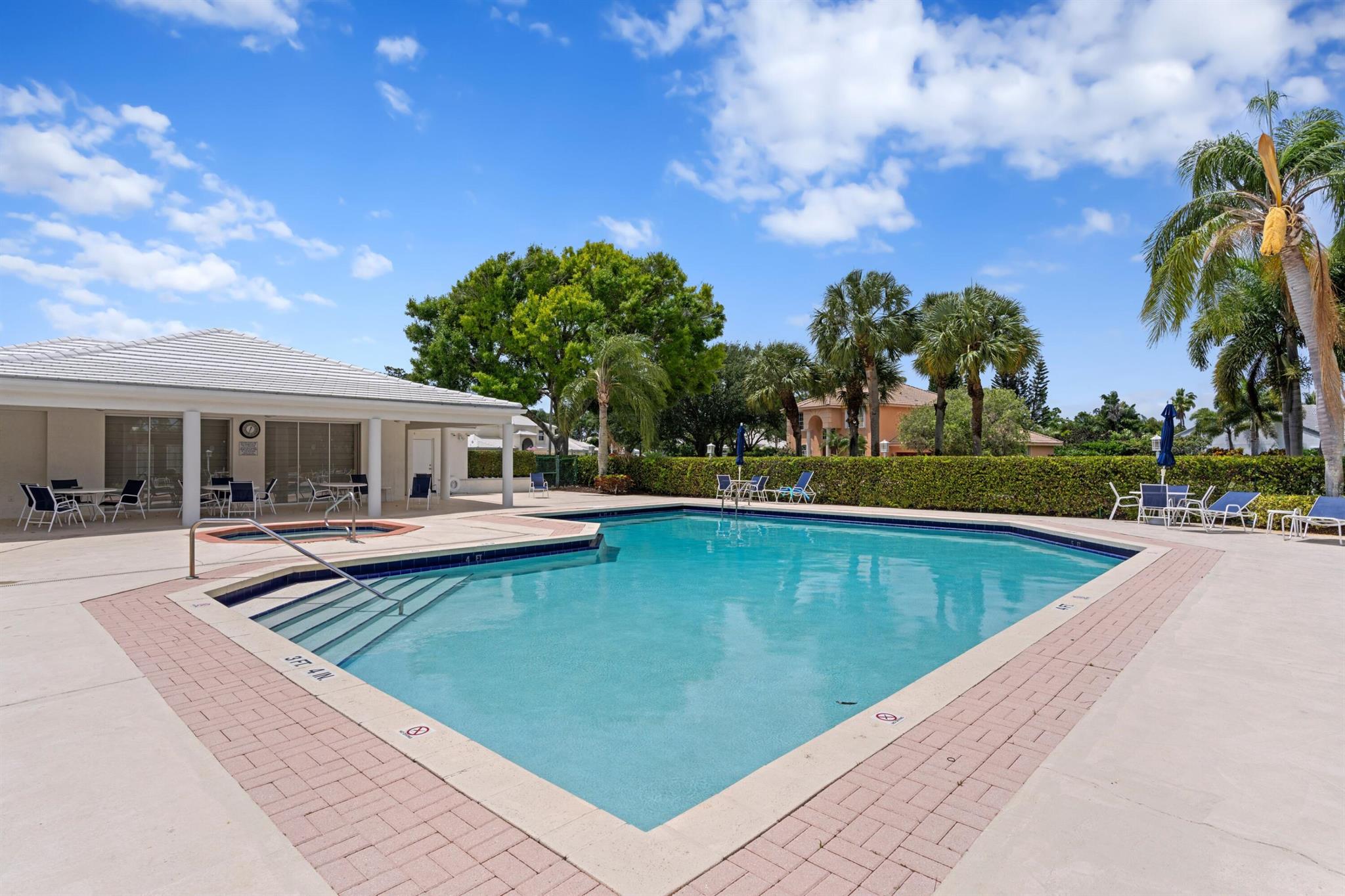 9205 SE Woods End Pl Jupiter, FL 33469