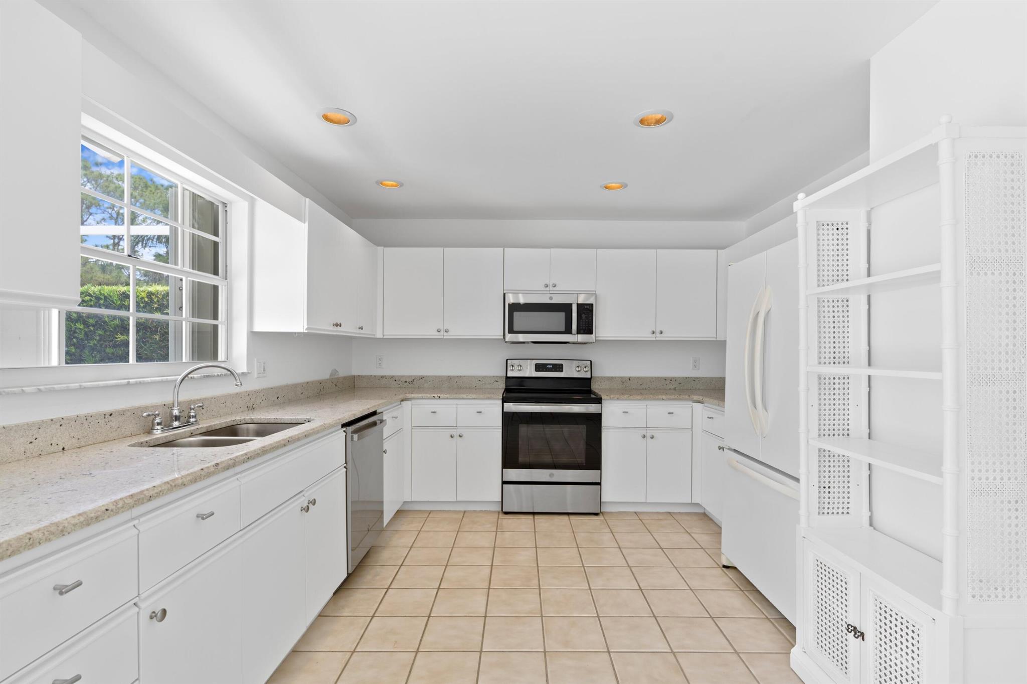 9205 SE Woods End Pl Jupiter, FL 33469