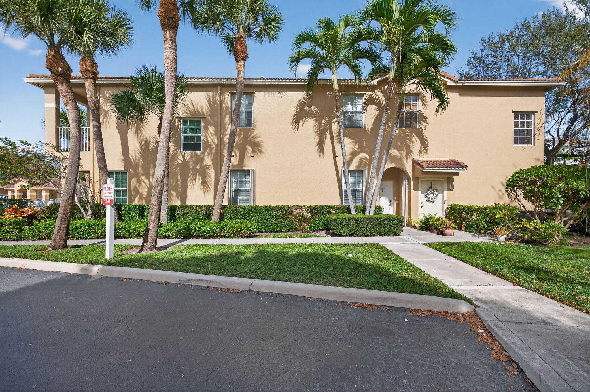 160 Village #I Tequesta, FL 33469