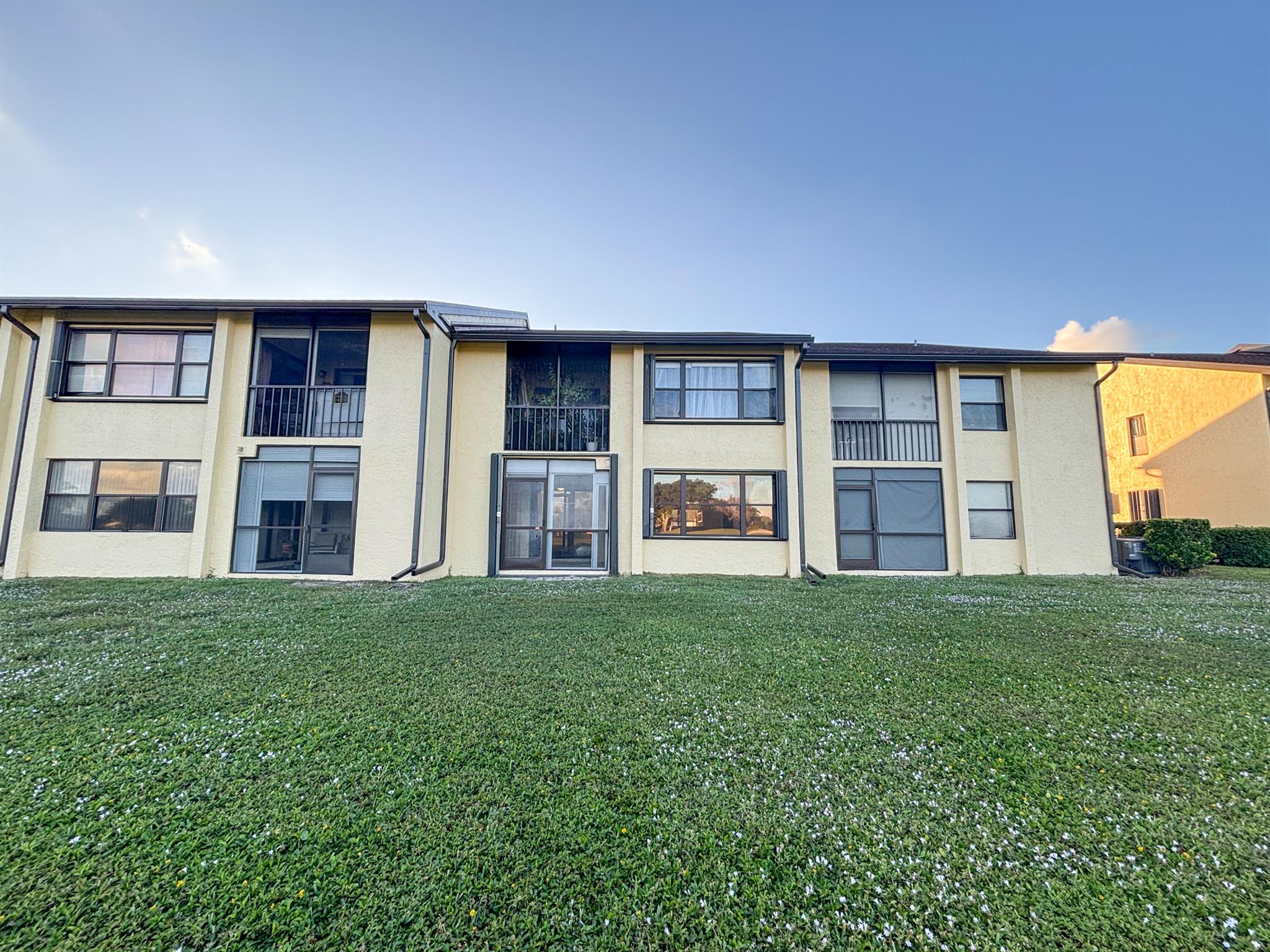 4704 Lucerne Lks Blvd #102 Lake Worth, FL 33467