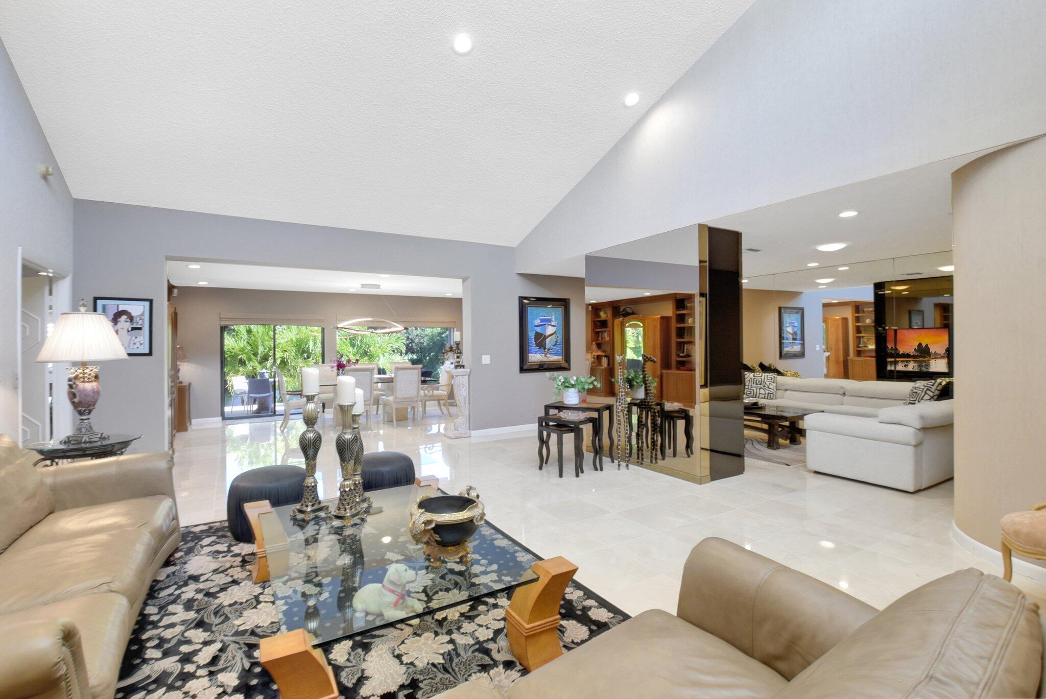 79 Hampshire Ln Boynton Beach, FL 33436