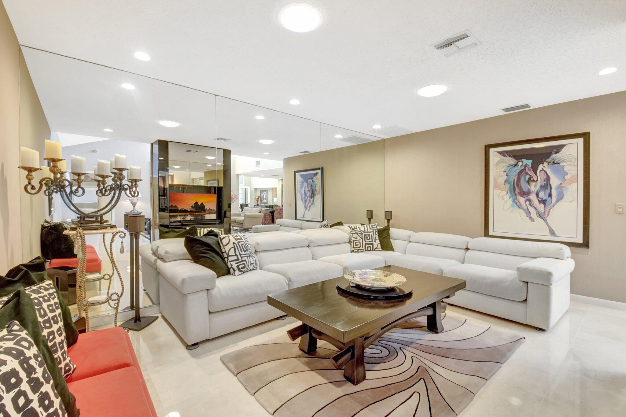 79 Hampshire Ln Boynton Beach, FL 33436