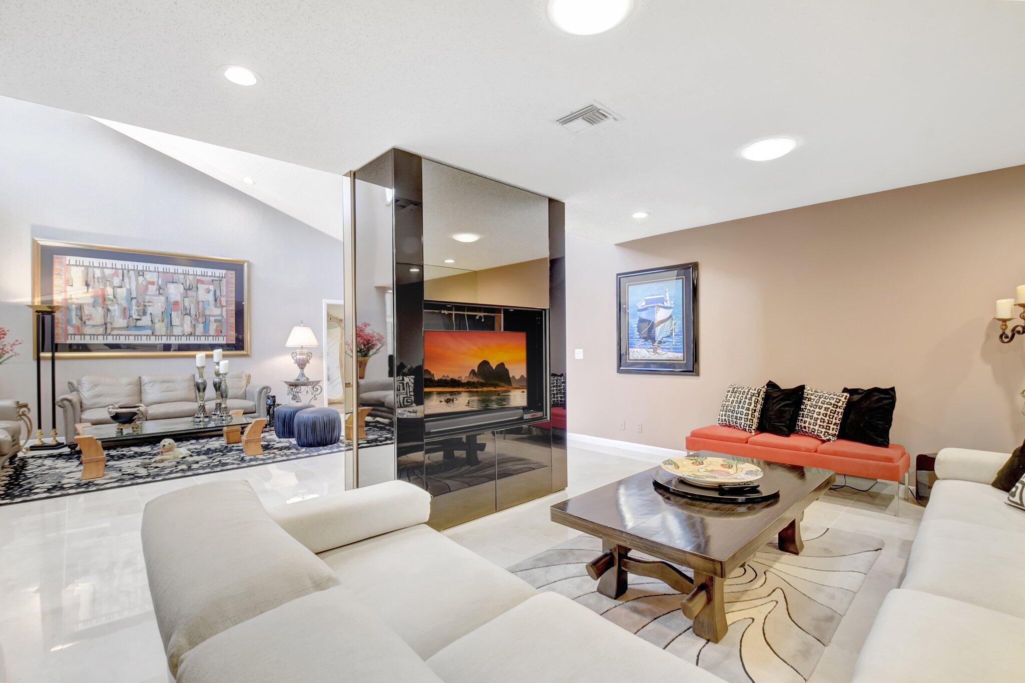 79 Hampshire Ln Boynton Beach, FL 33436