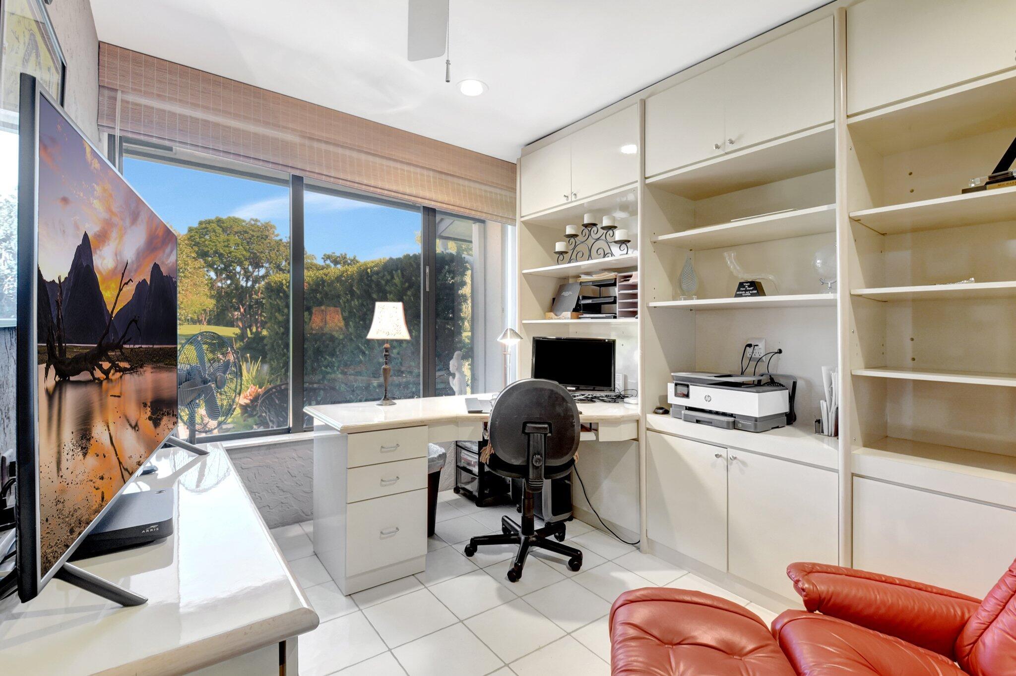 79 Hampshire Ln Boynton Beach, FL 33436