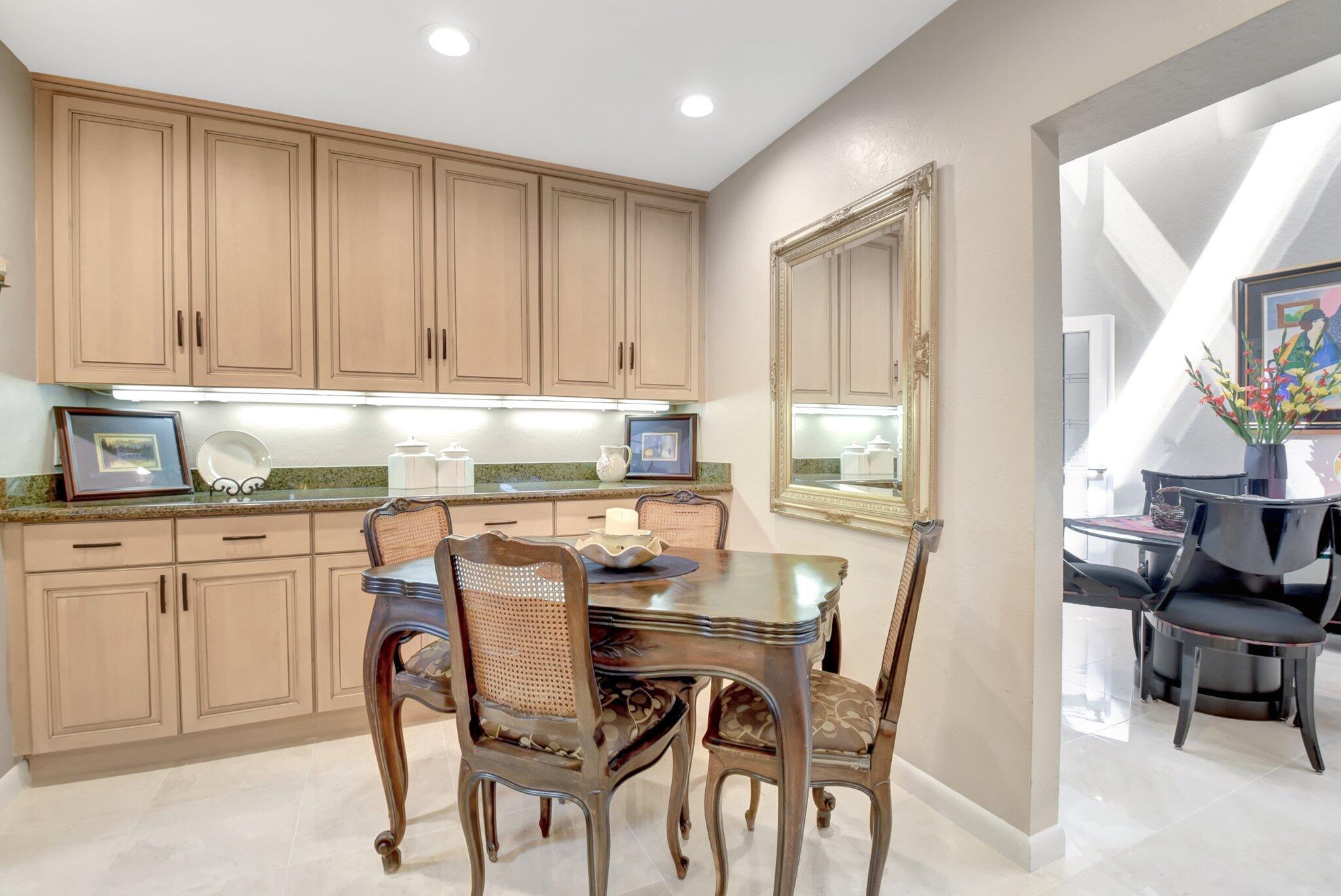 79 Hampshire Ln Boynton Beach, FL 33436