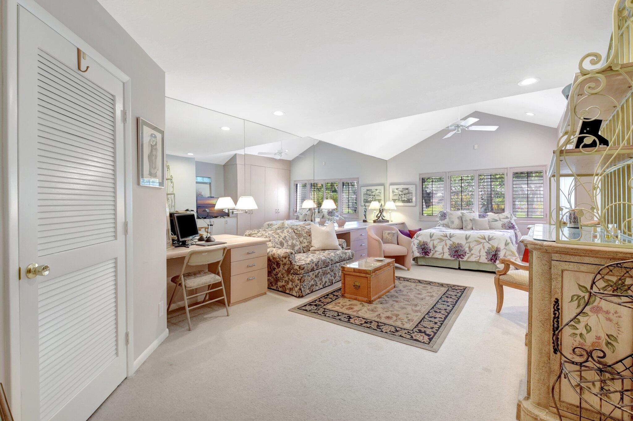 79 Hampshire Ln Boynton Beach, FL 33436