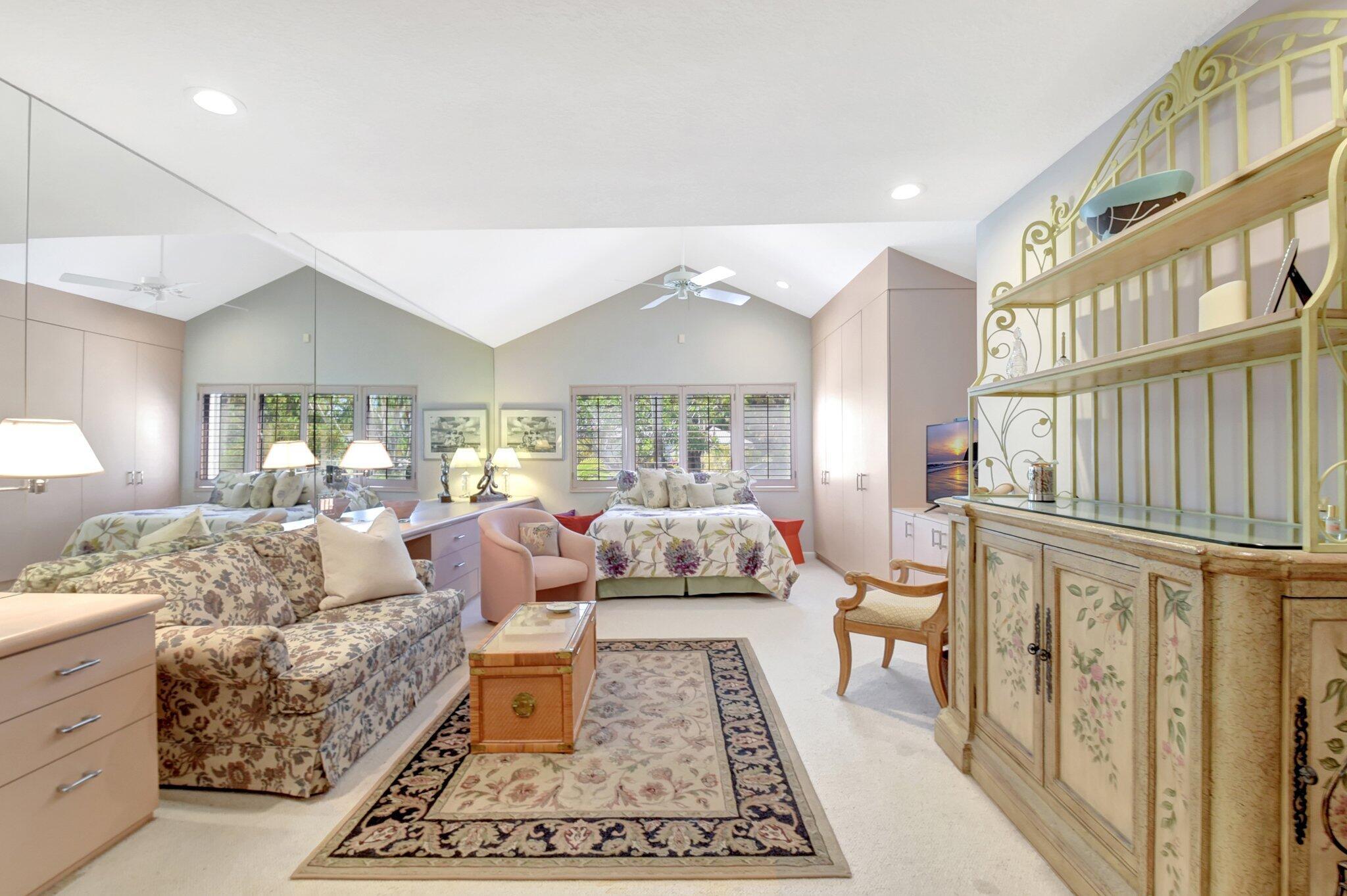 79 Hampshire Ln Boynton Beach, FL 33436