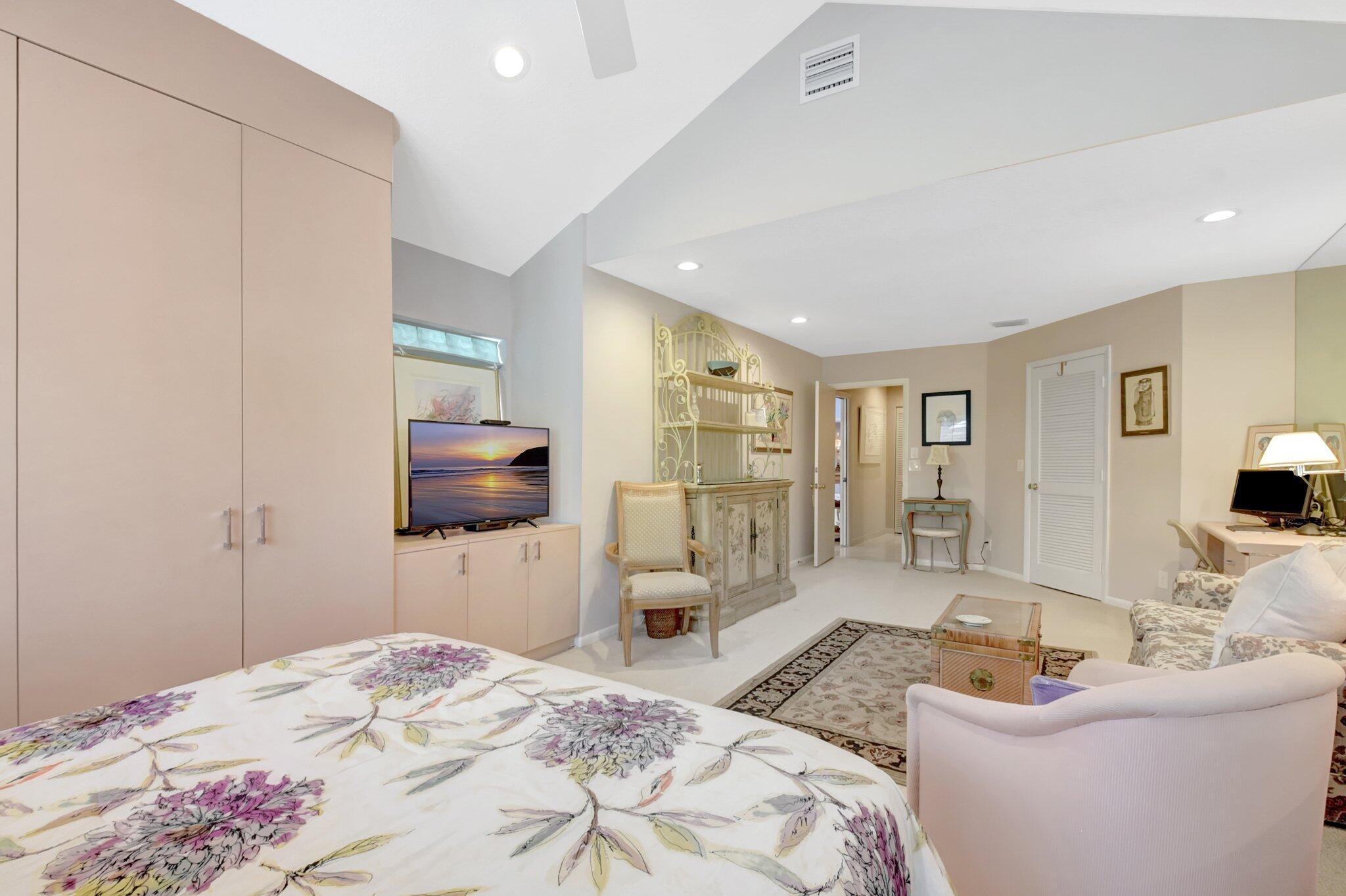 79 Hampshire Ln Boynton Beach, FL 33436