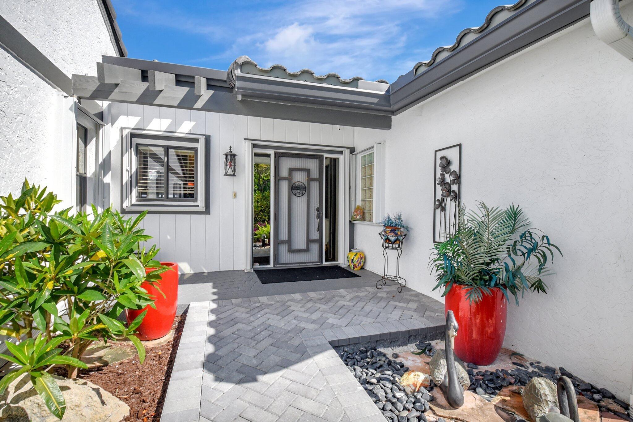 79 Hampshire Ln Boynton Beach, FL 33436