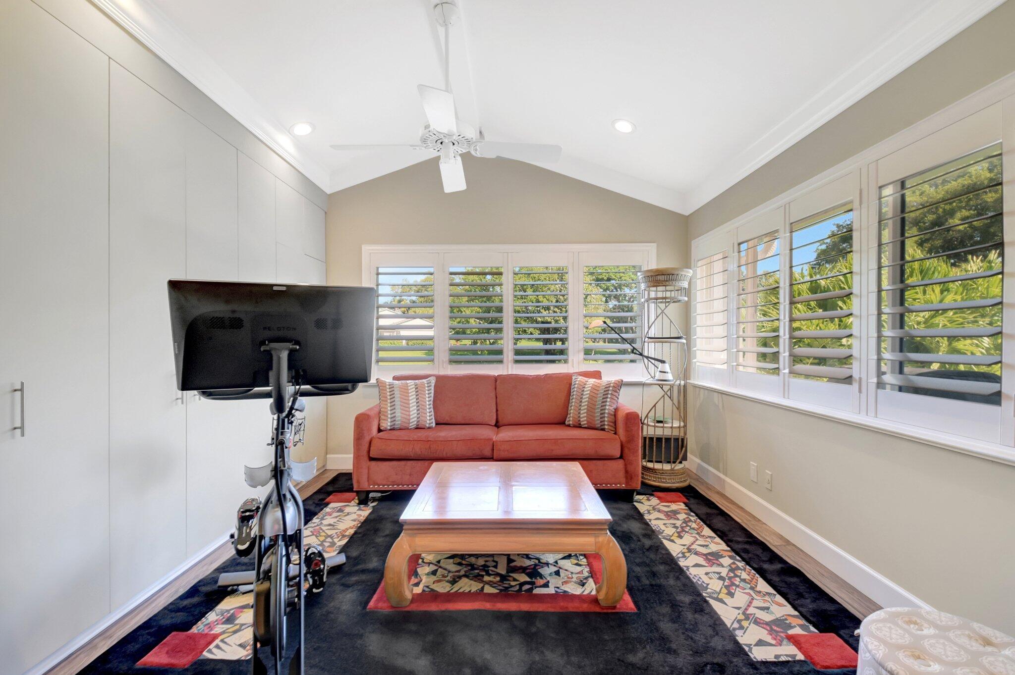 79 Hampshire Ln Boynton Beach, FL 33436