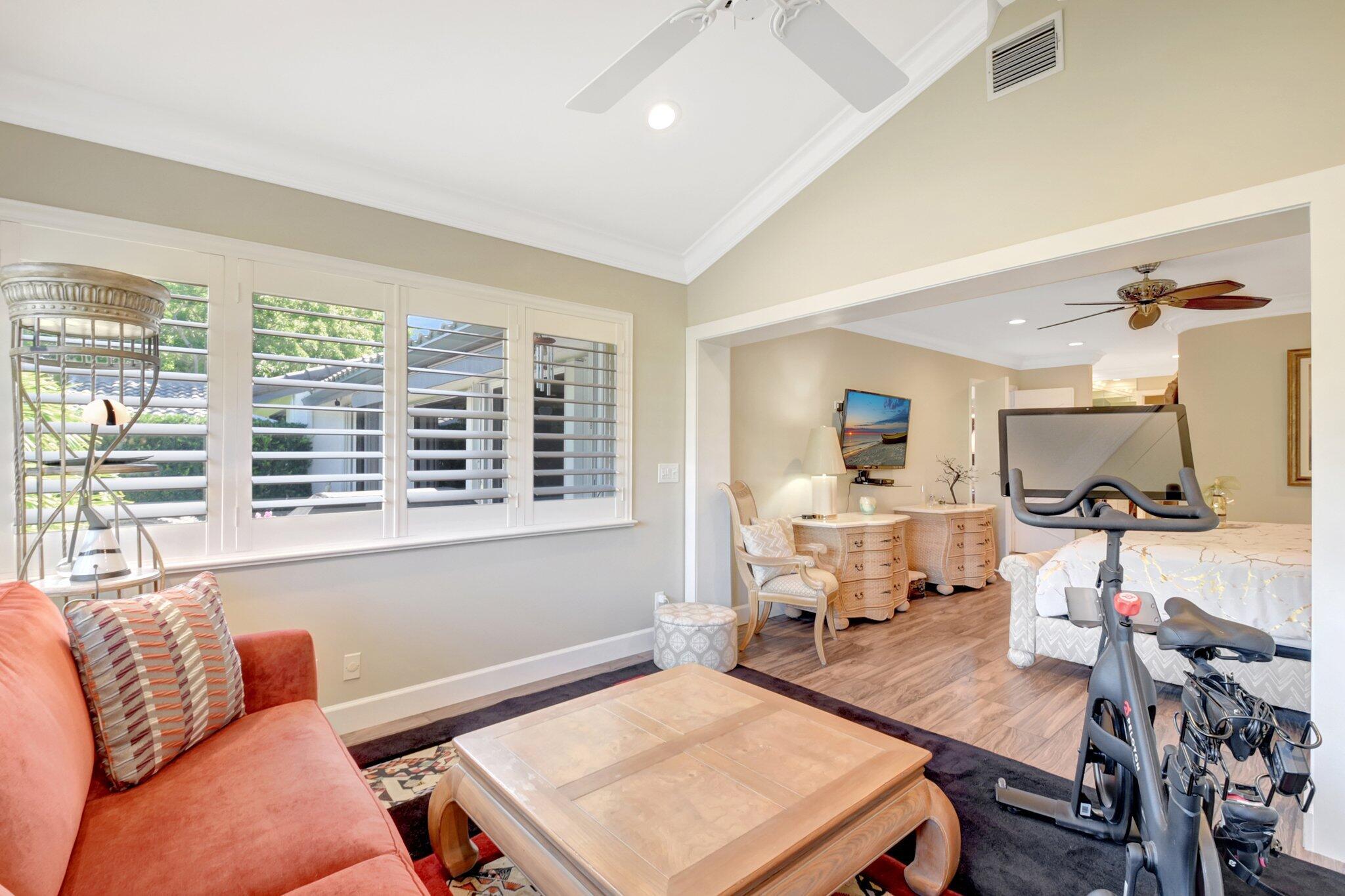 79 Hampshire Ln Boynton Beach, FL 33436