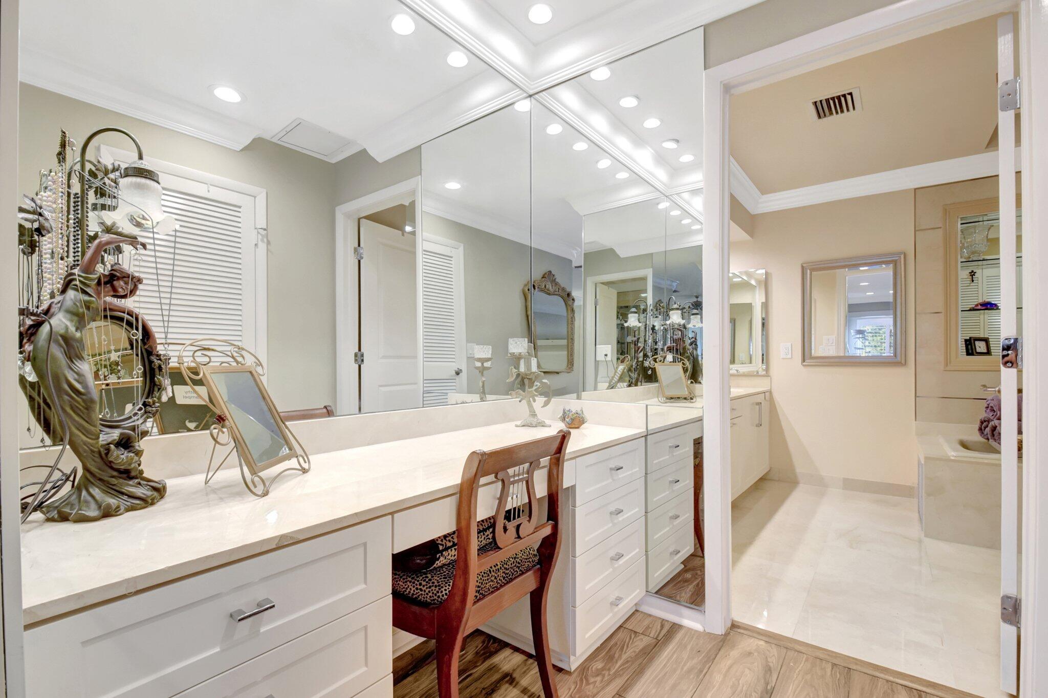 79 Hampshire Ln Boynton Beach, FL 33436