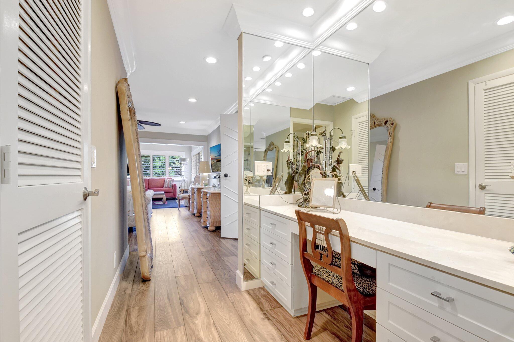 79 Hampshire Ln Boynton Beach, FL 33436