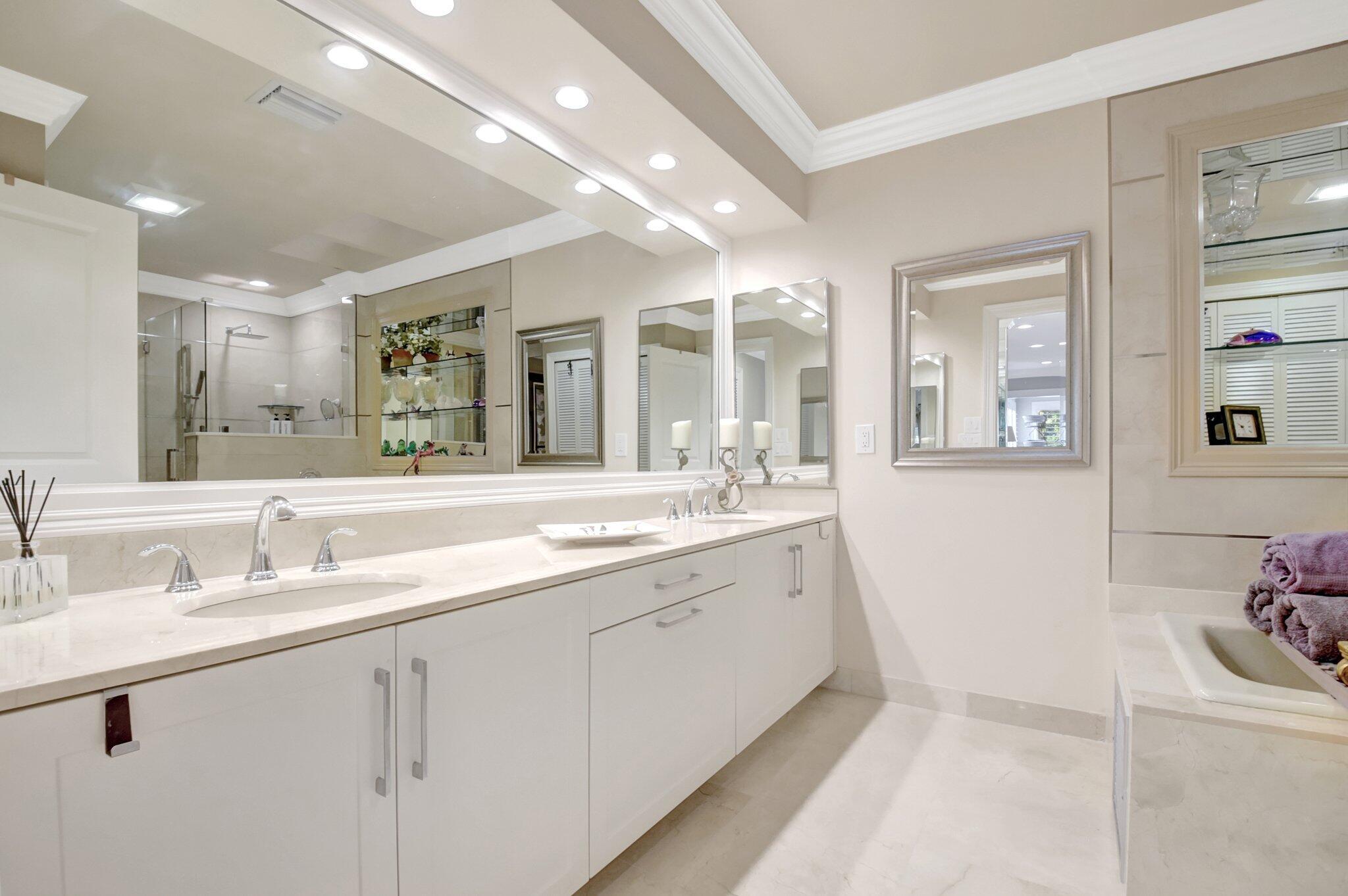 79 Hampshire Ln Boynton Beach, FL 33436