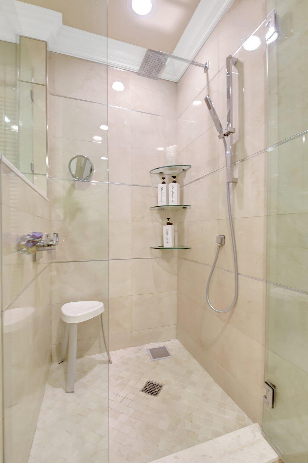 79 Hampshire Ln Boynton Beach, FL 33436