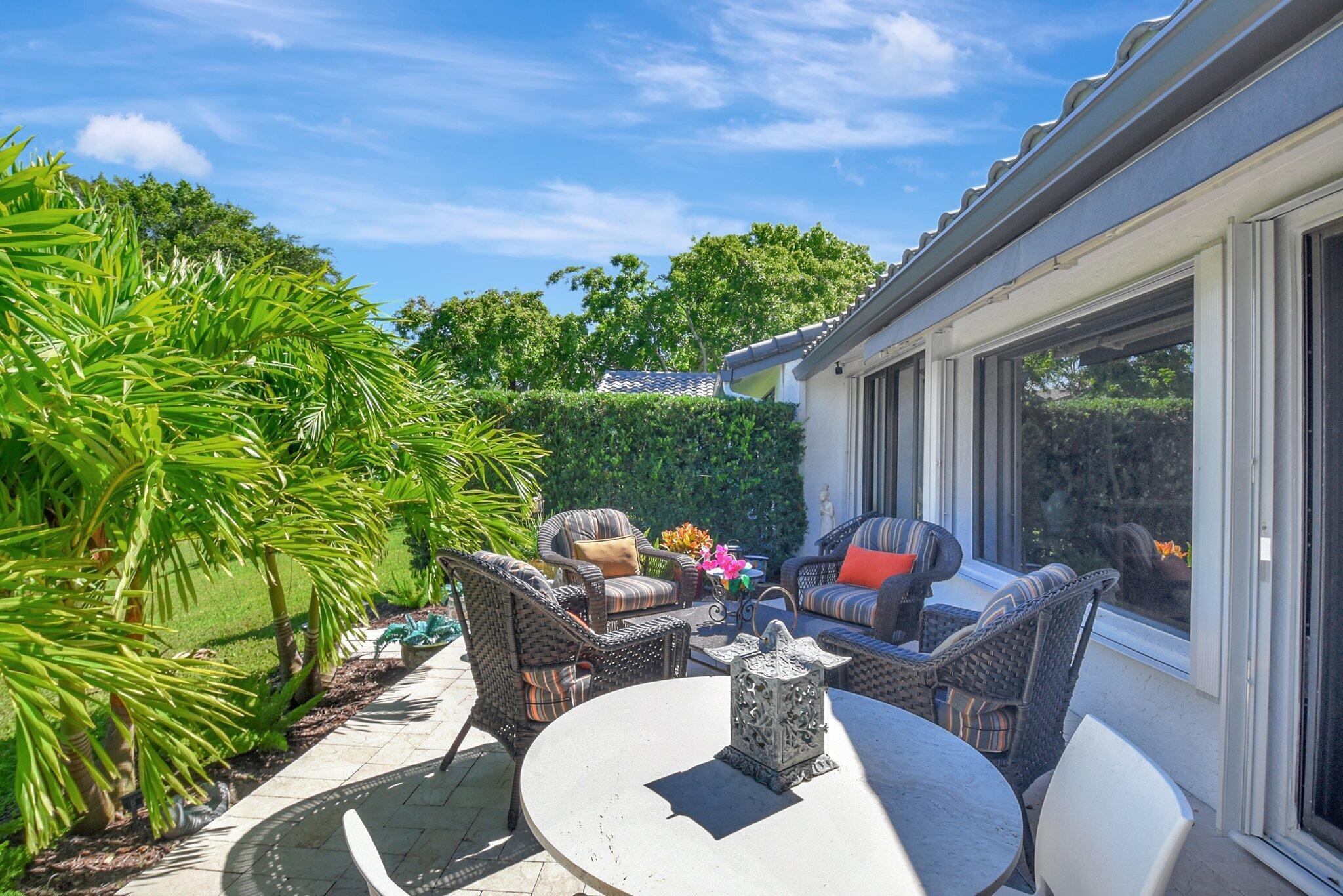 79 Hampshire Ln Boynton Beach, FL 33436