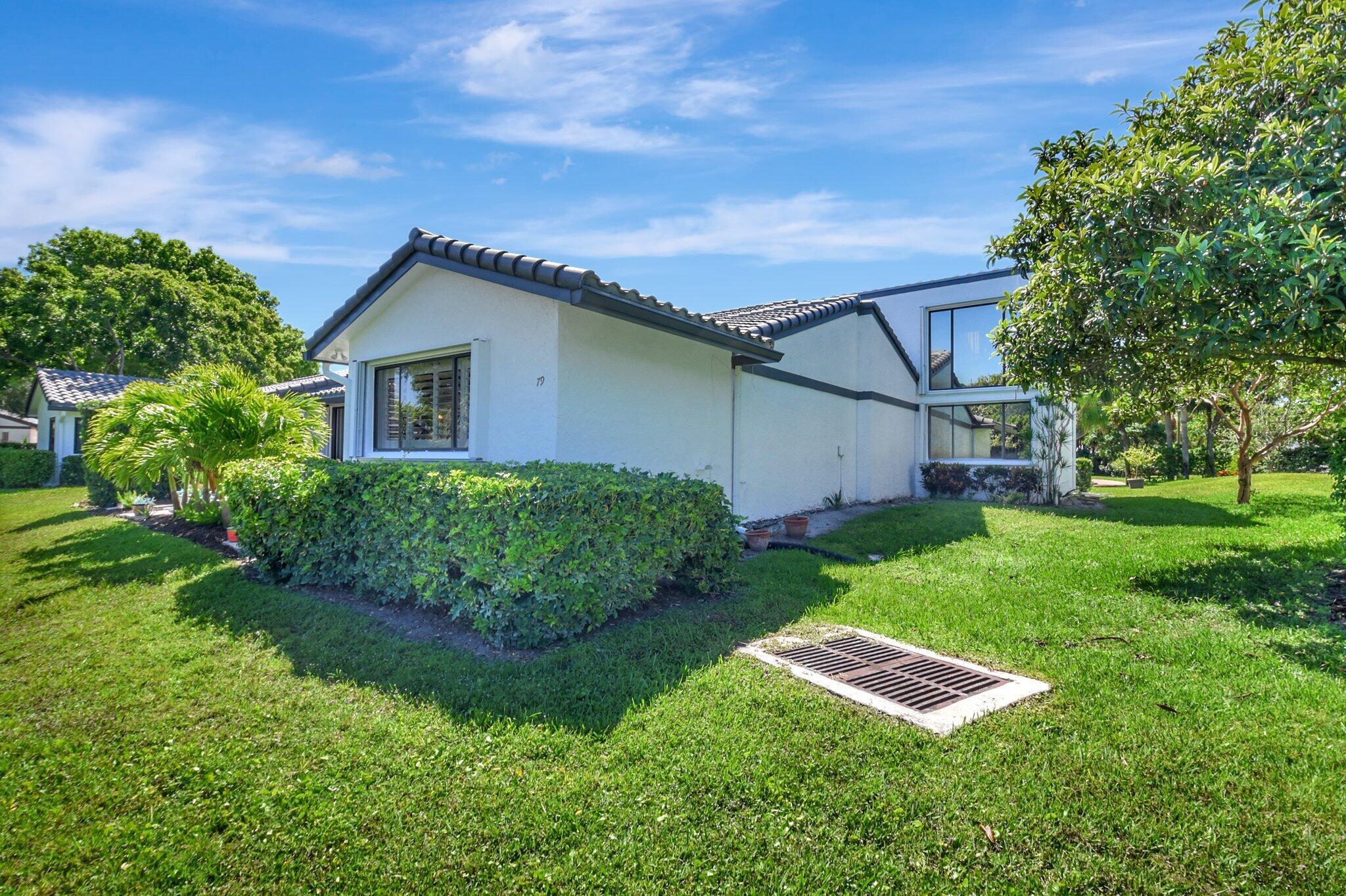 79 Hampshire Ln Boynton Beach, FL 33436