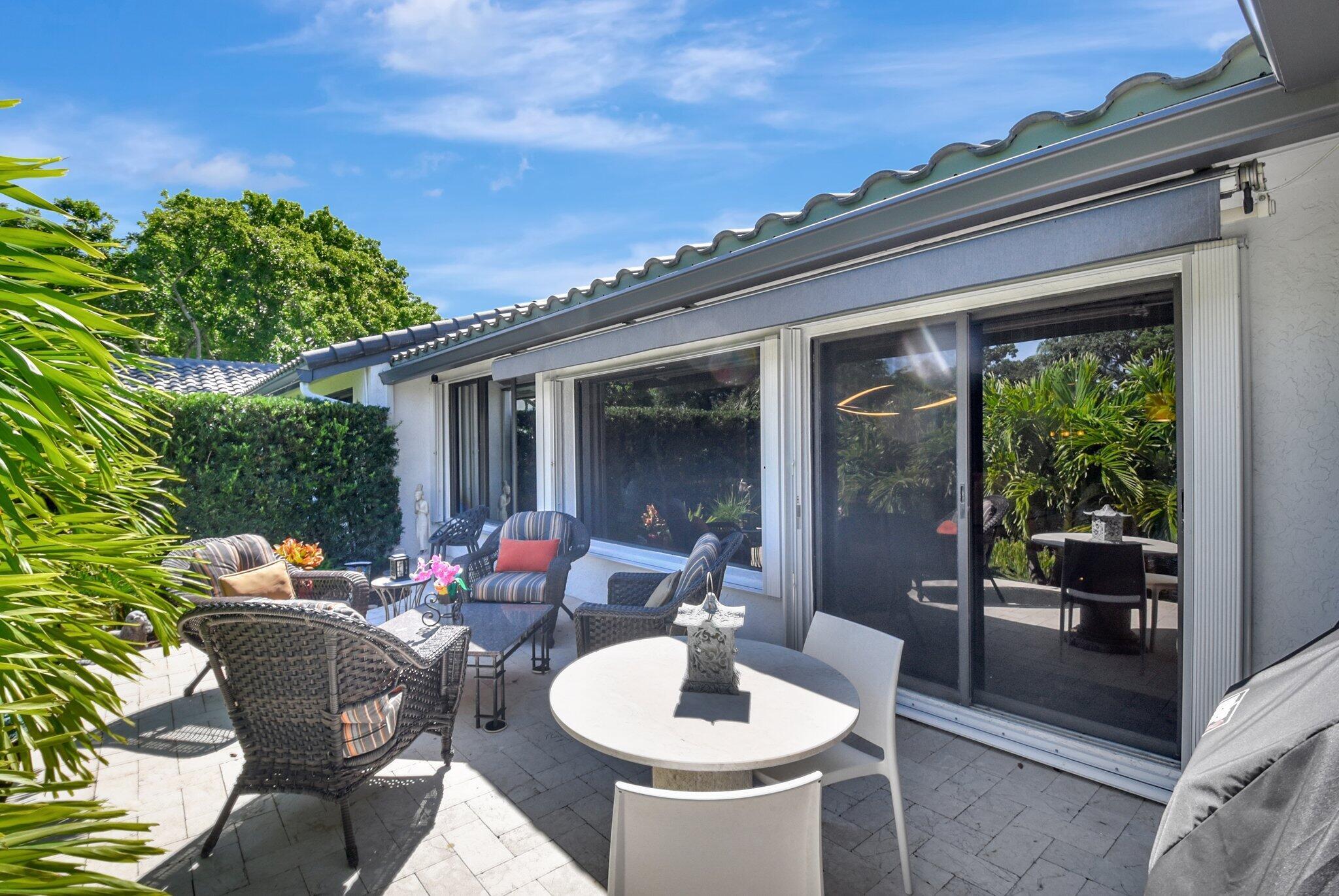 79 Hampshire Ln Boynton Beach, FL 33436