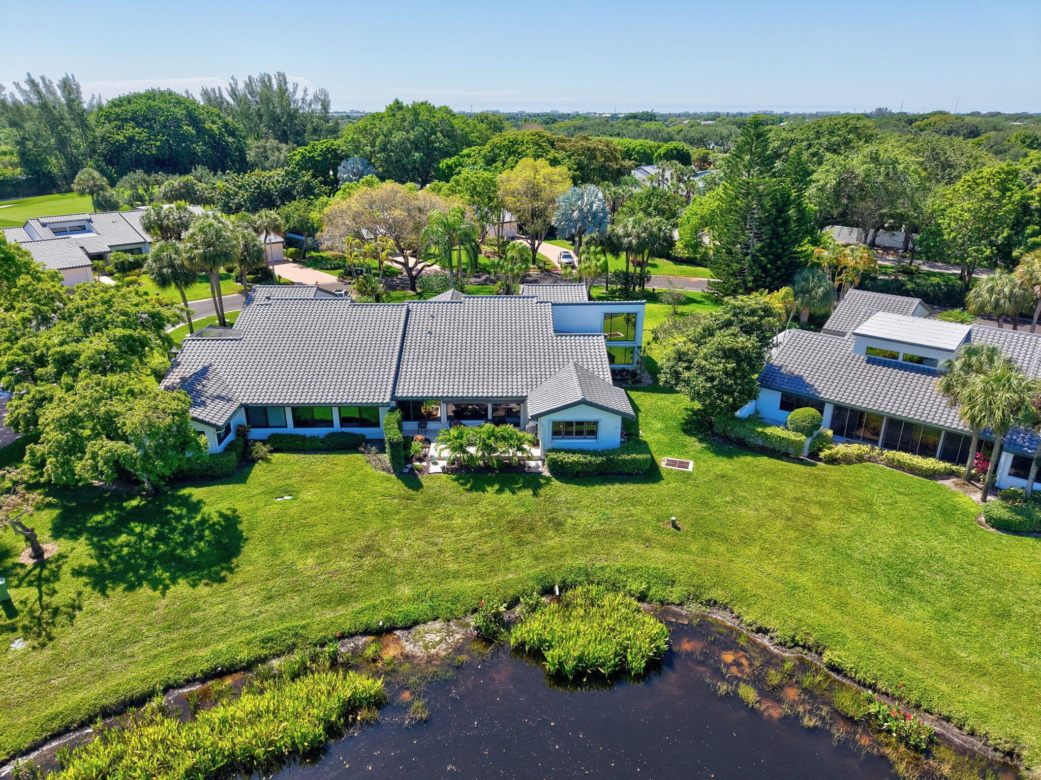 79 Hampshire Ln Boynton Beach, FL 33436