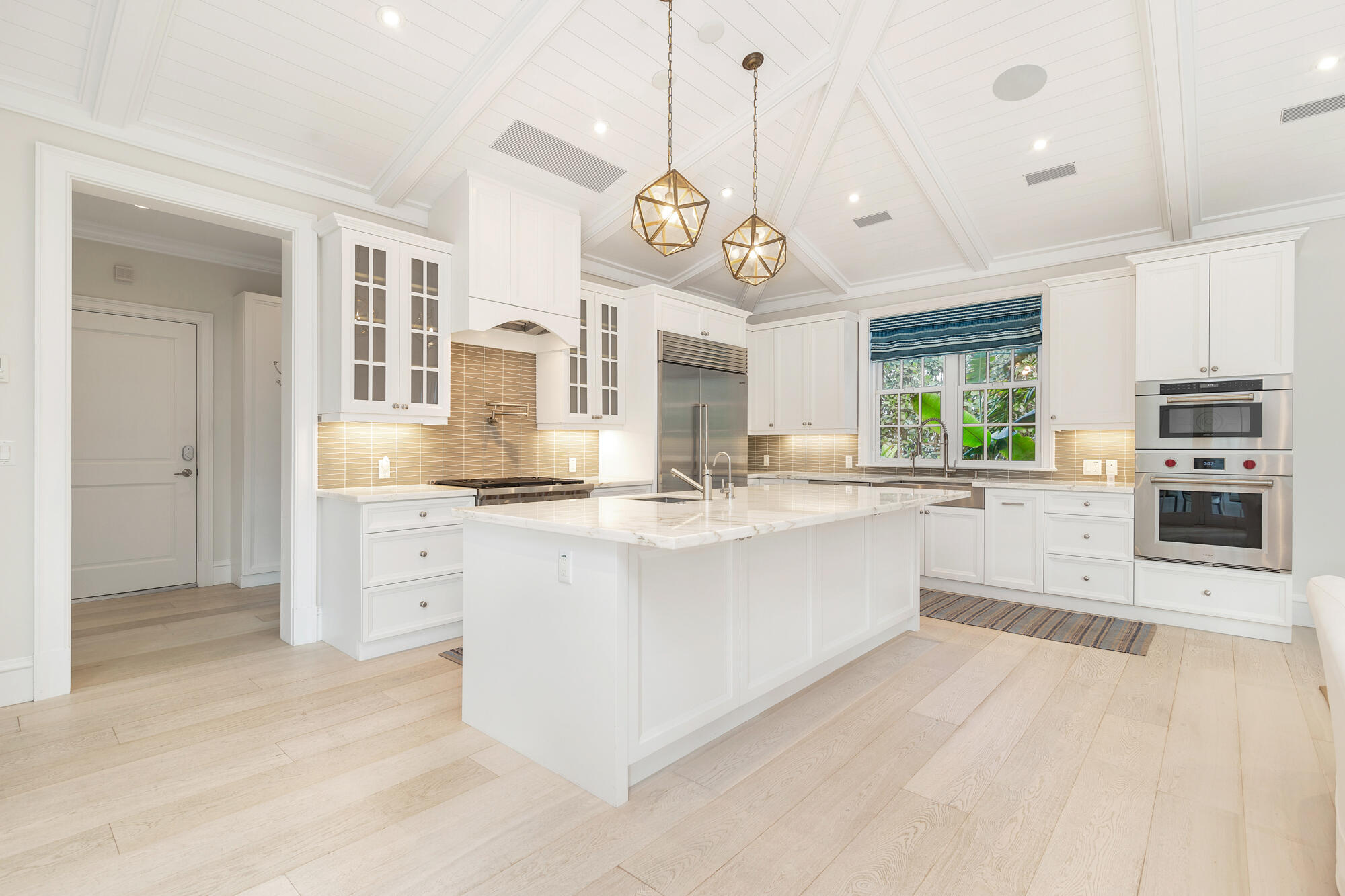 216 Sandpiper Palm Beach, FL 33480