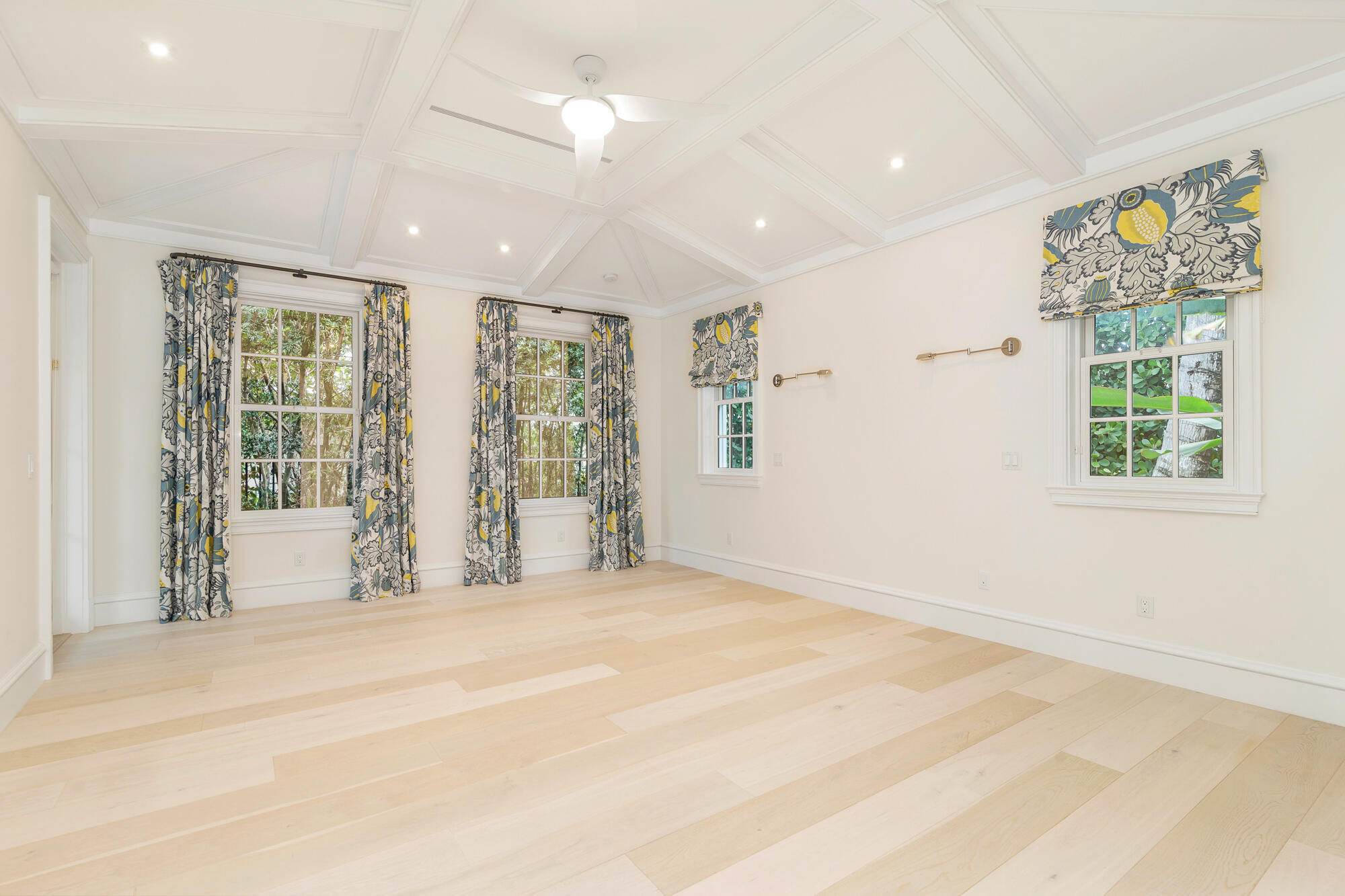 216 Sandpiper Palm Beach, FL 33480