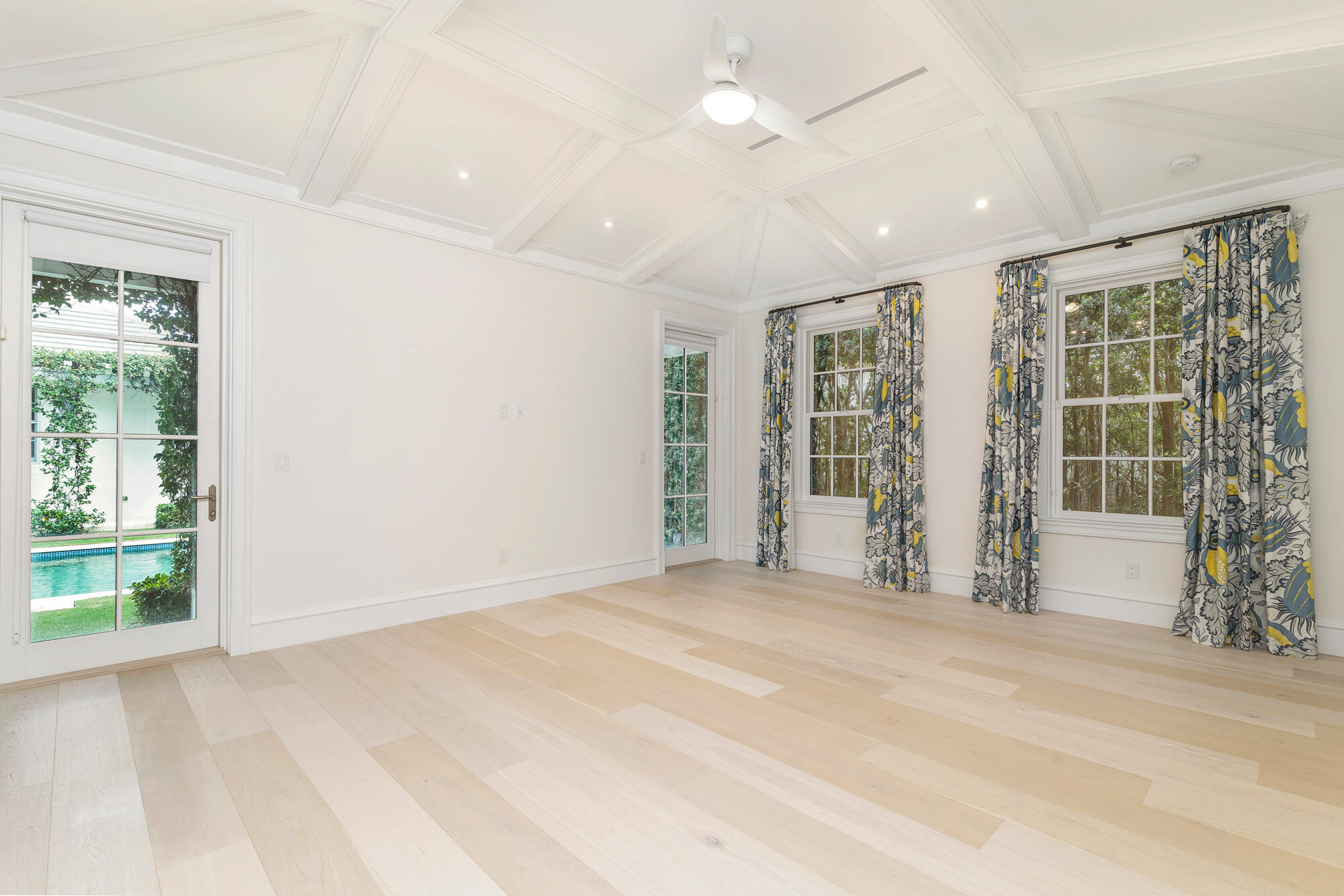 216 Sandpiper Palm Beach, FL 33480