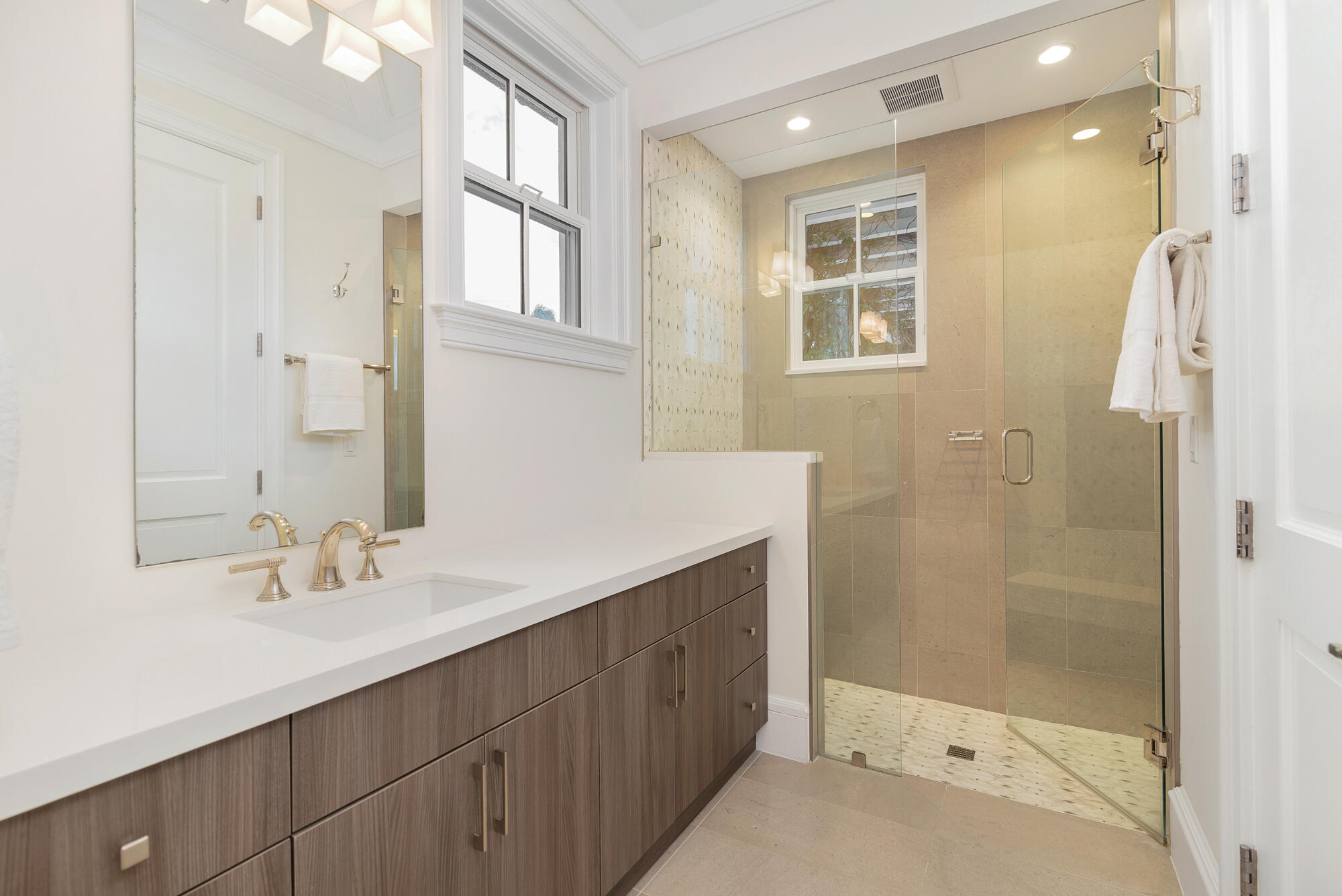 216 Sandpiper Palm Beach, FL 33480