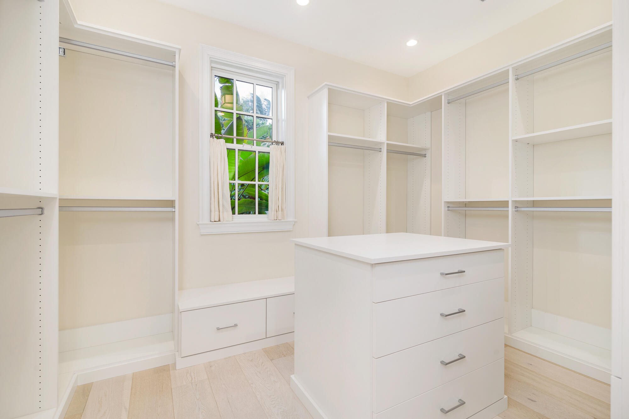 216 Sandpiper Palm Beach, FL 33480