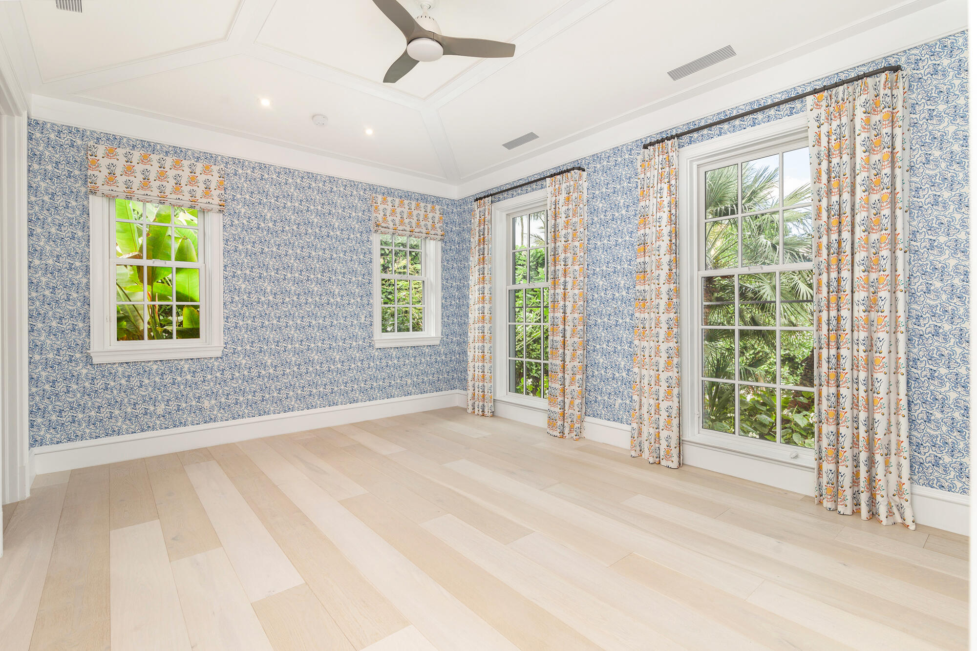 216 Sandpiper Palm Beach, FL 33480