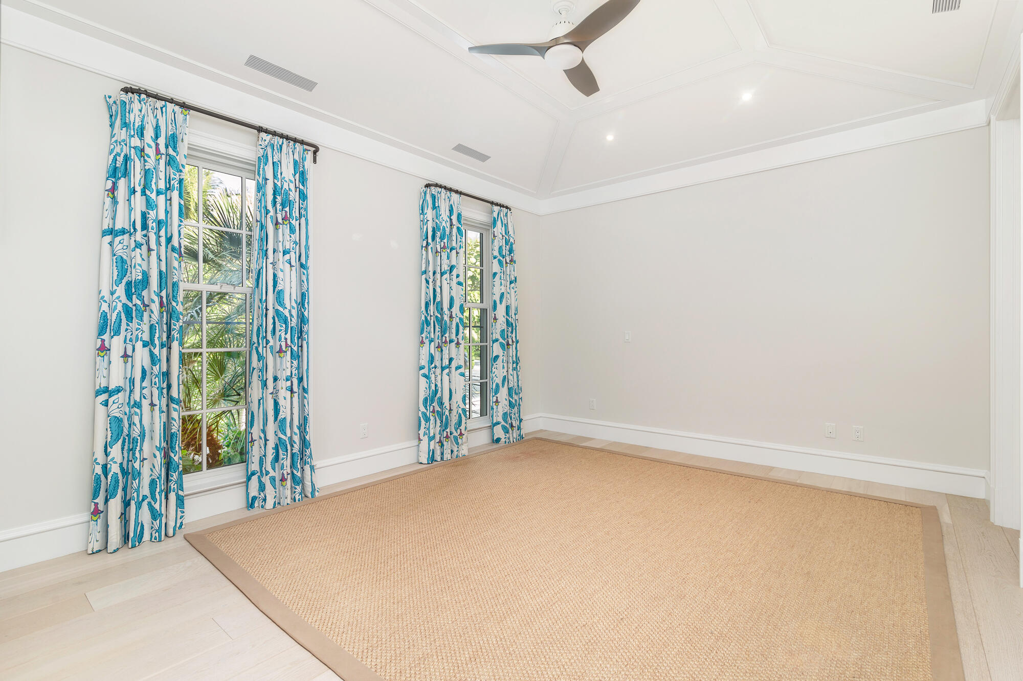 216 Sandpiper Palm Beach, FL 33480