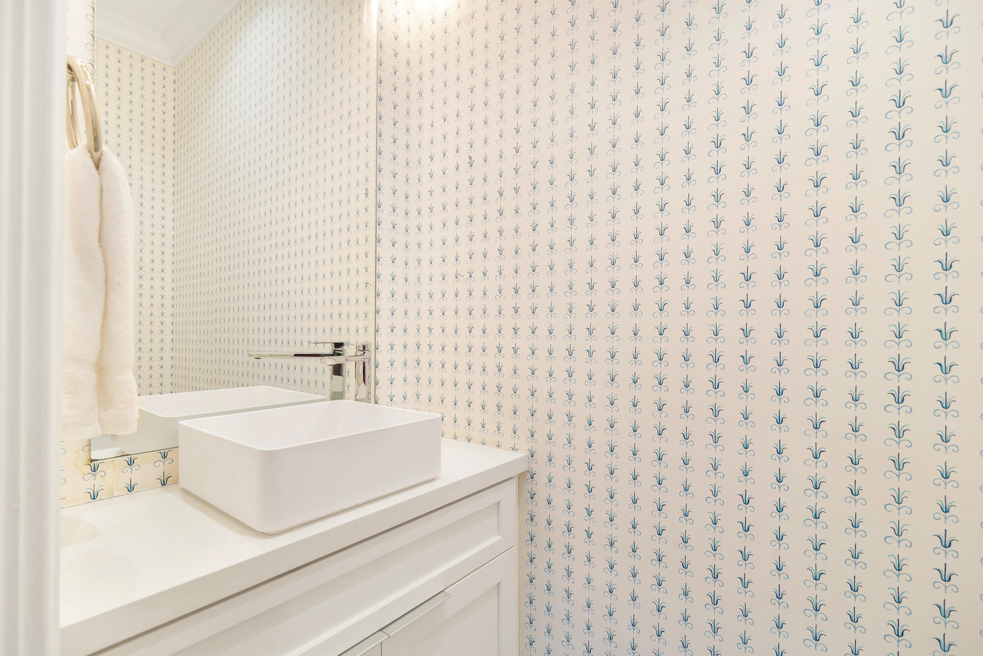 216 Sandpiper Palm Beach, FL 33480