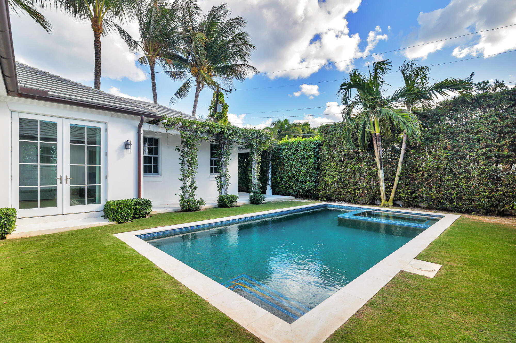 216 Sandpiper Palm Beach, FL 33480