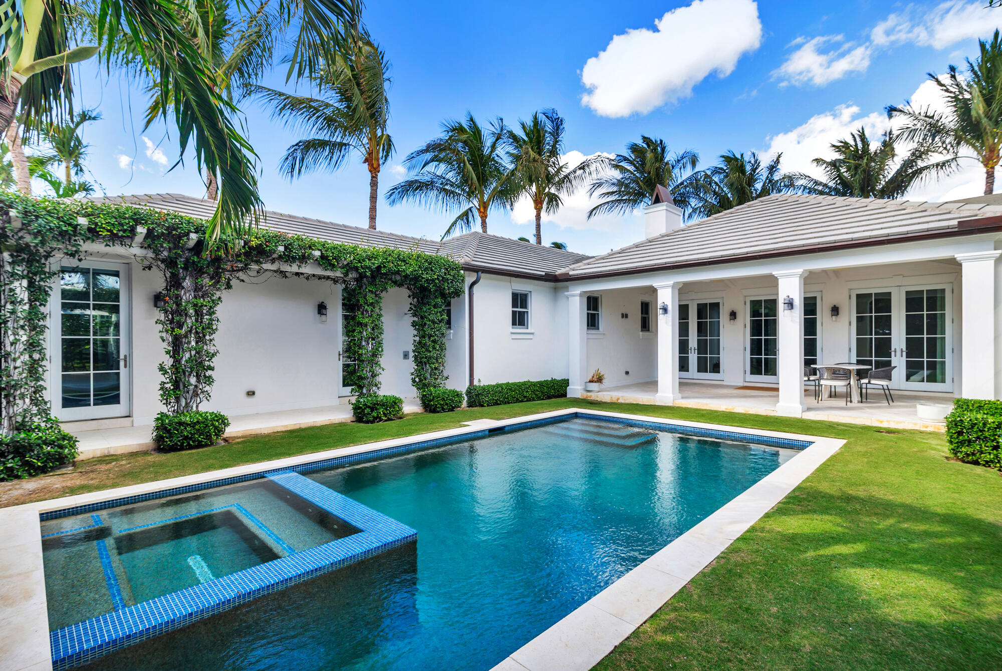 216 Sandpiper Palm Beach, FL 33480