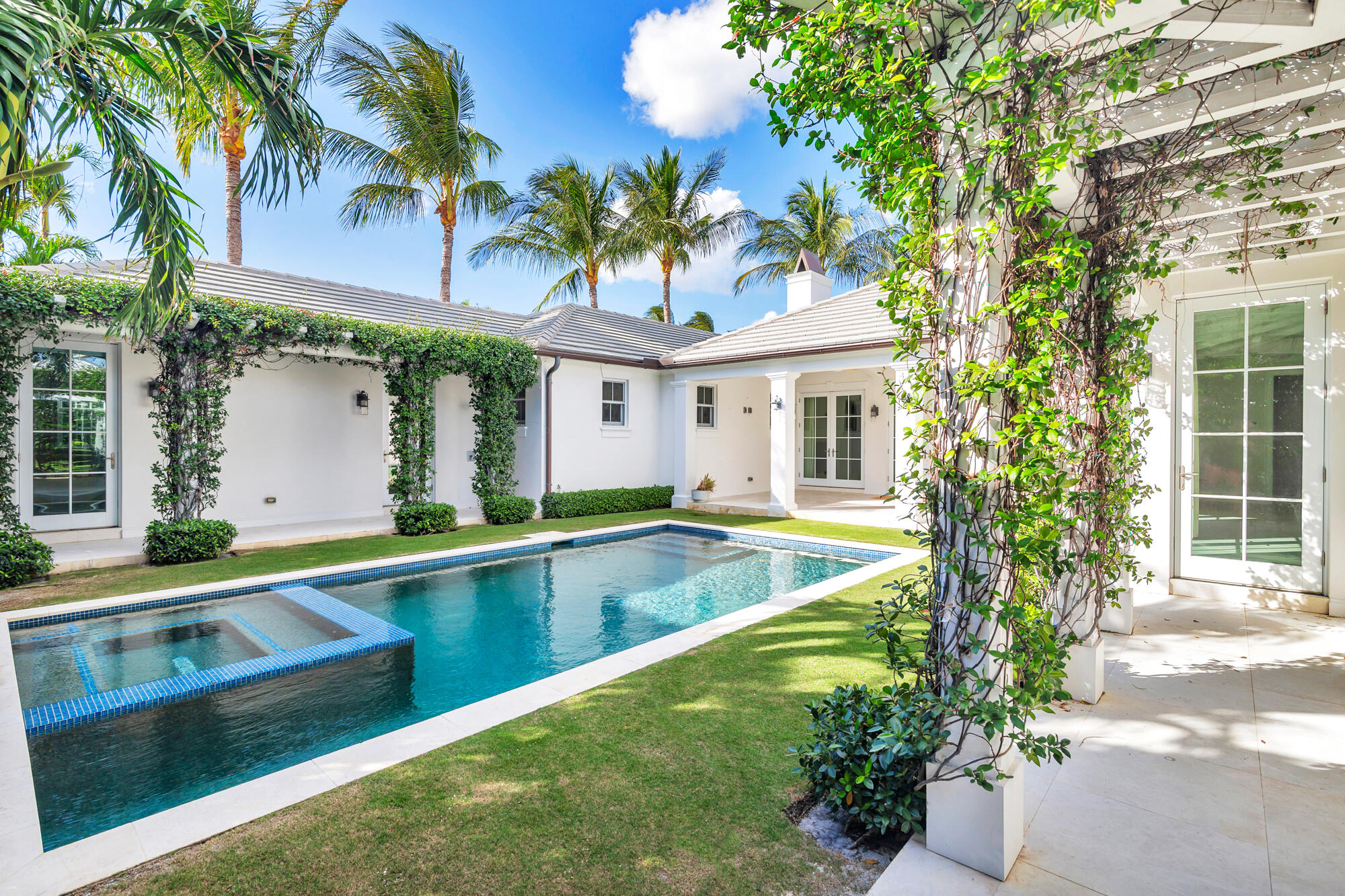 216 Sandpiper Palm Beach, FL 33480