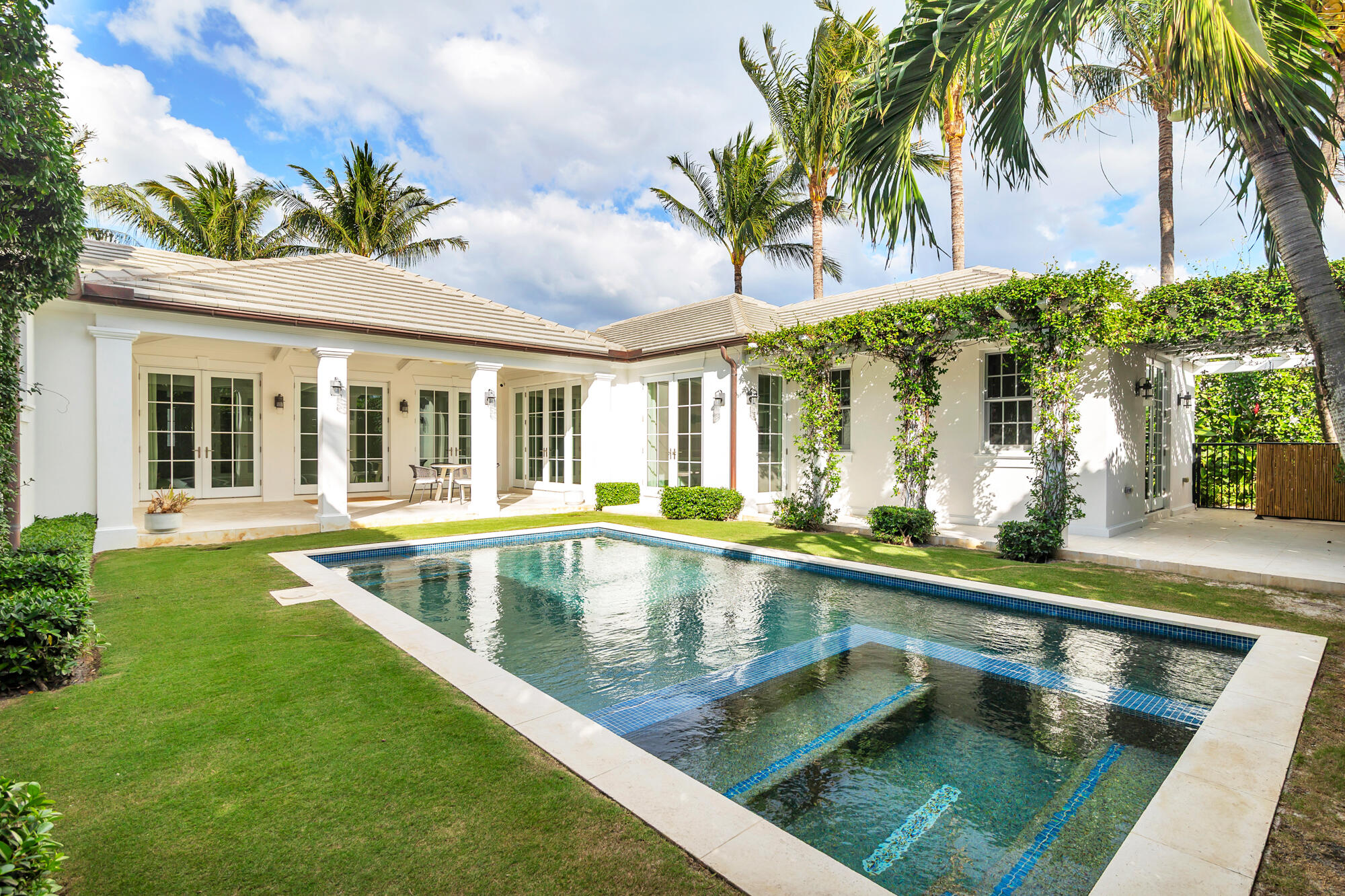 216 Sandpiper Palm Beach, FL 33480