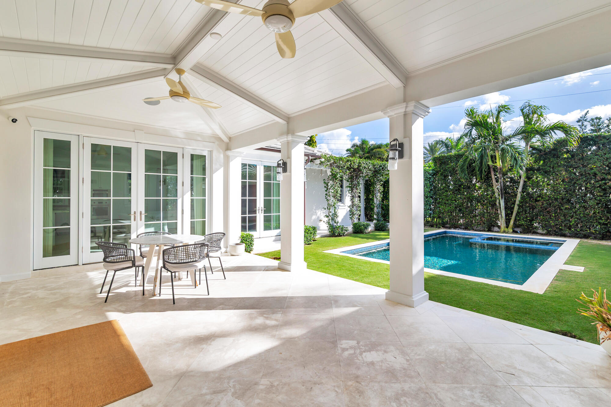 216 Sandpiper Palm Beach, FL 33480