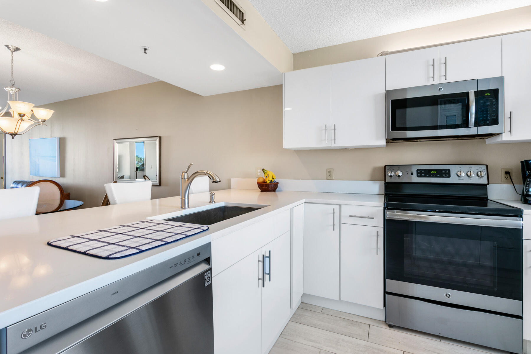 701 S Seas #405 Jupiter, FL 33477